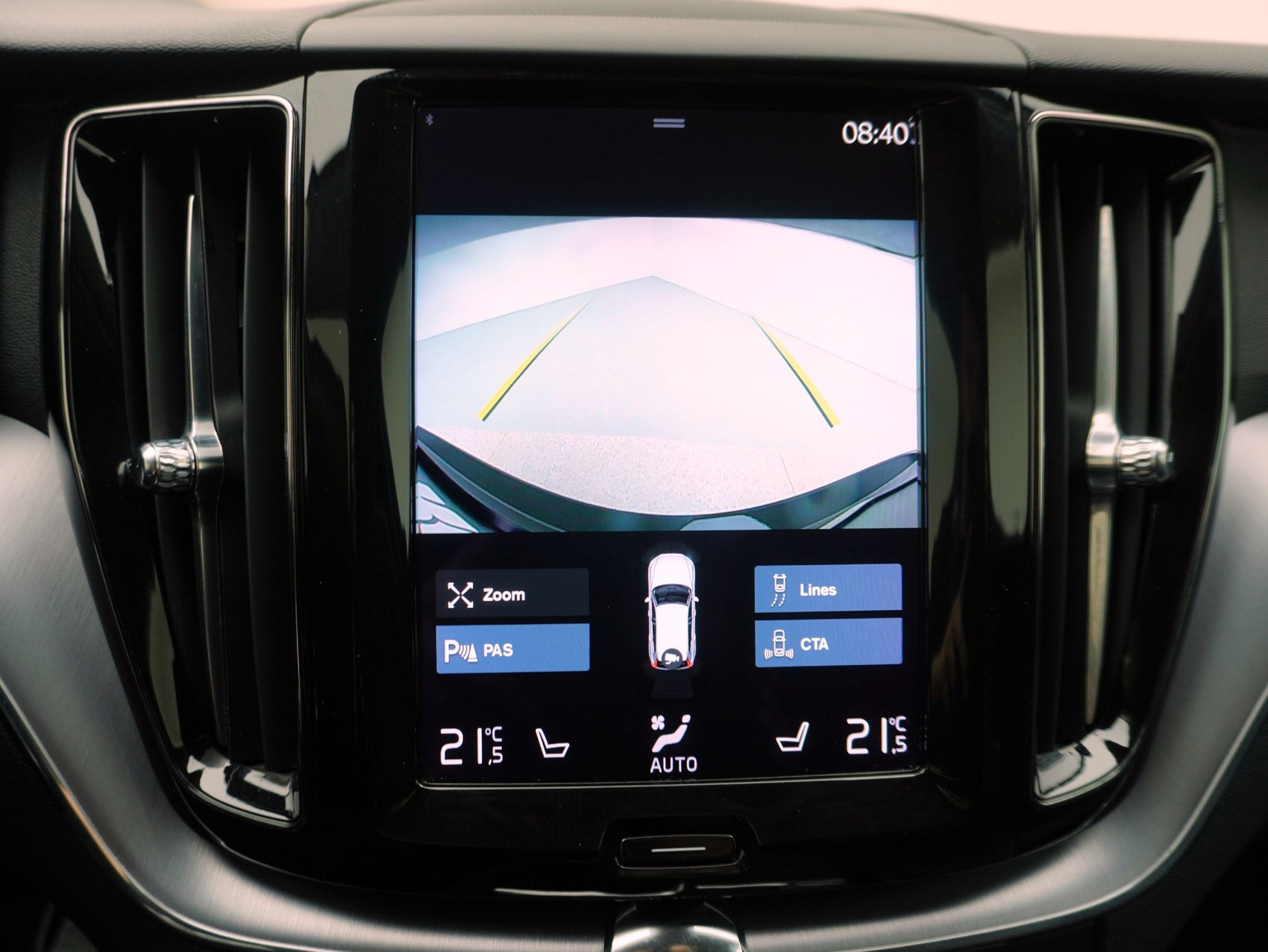 VOLVO XC60 2.0 B4 MH Momentum AWD-image-17