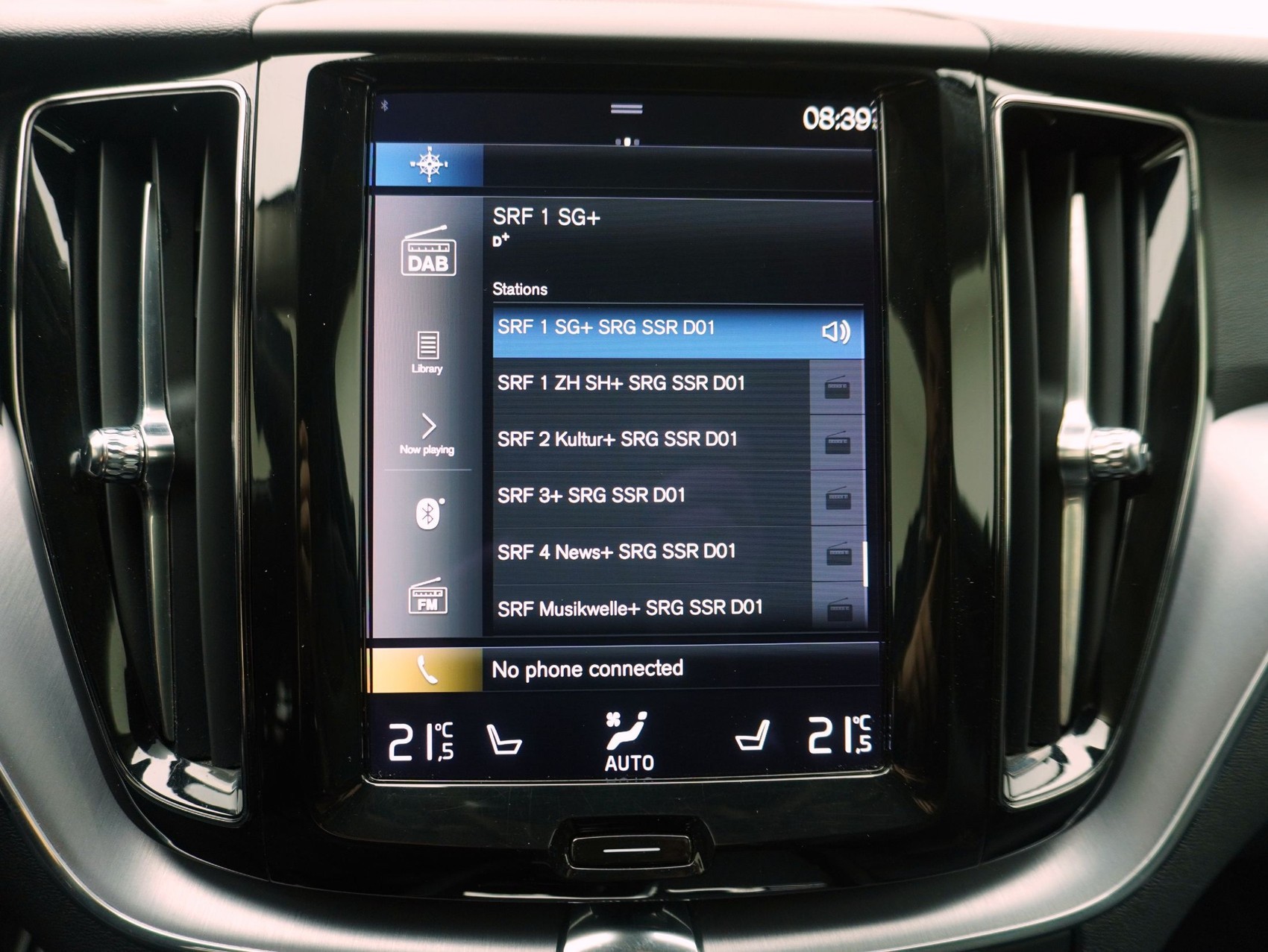 VOLVO XC60 2.0 B4 MH Momentum AWD-image-18