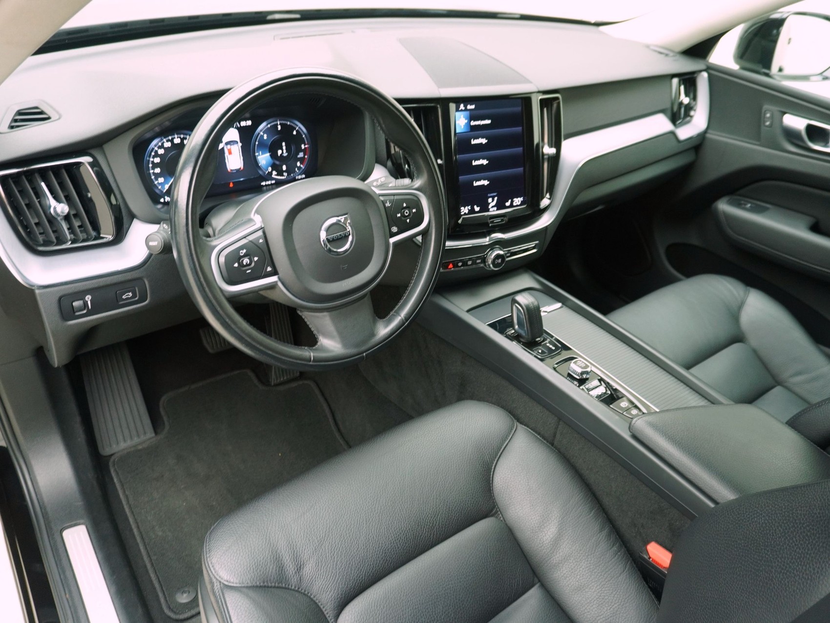 VOLVO XC60 2.0 B4 MH Momentum AWD-image-9
