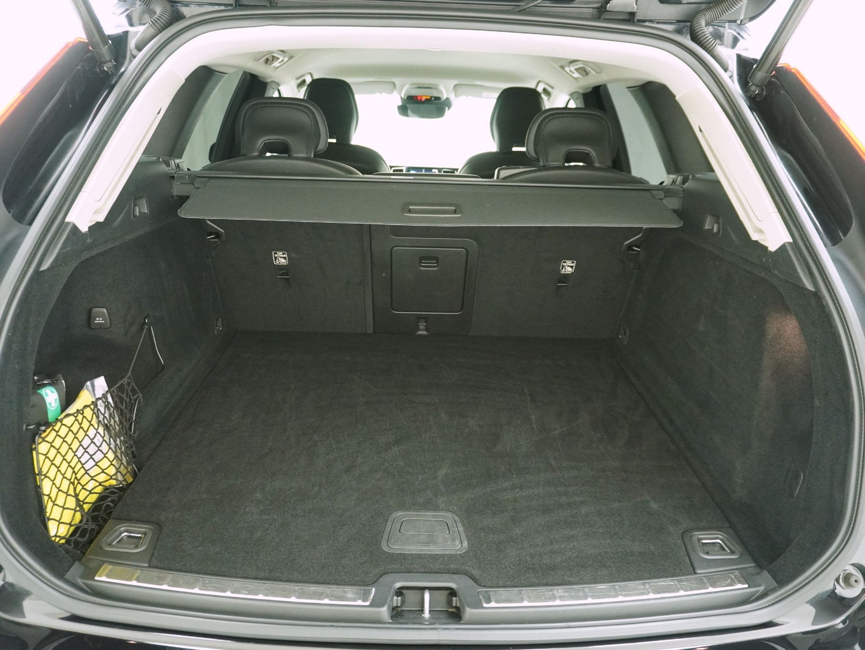 VOLVO XC60 2.0 B4 MH Momentum AWD-image-12