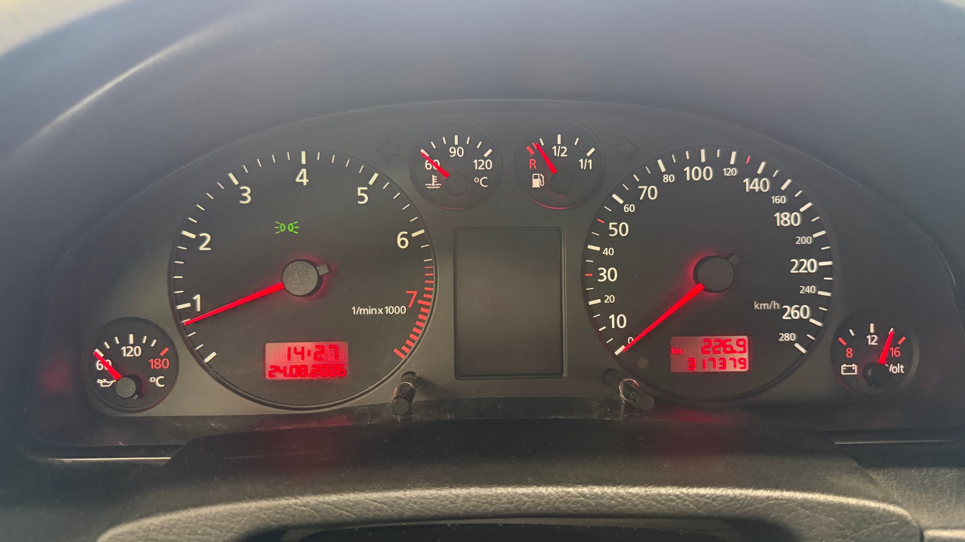 AUDI A6 Avant 2.7 T quattro Advance, CH Fahrzeug, Servicgepflegt, ab MFK, alle eingetragen, DAB Radio, BT, Tel,. u.v.m-image-18