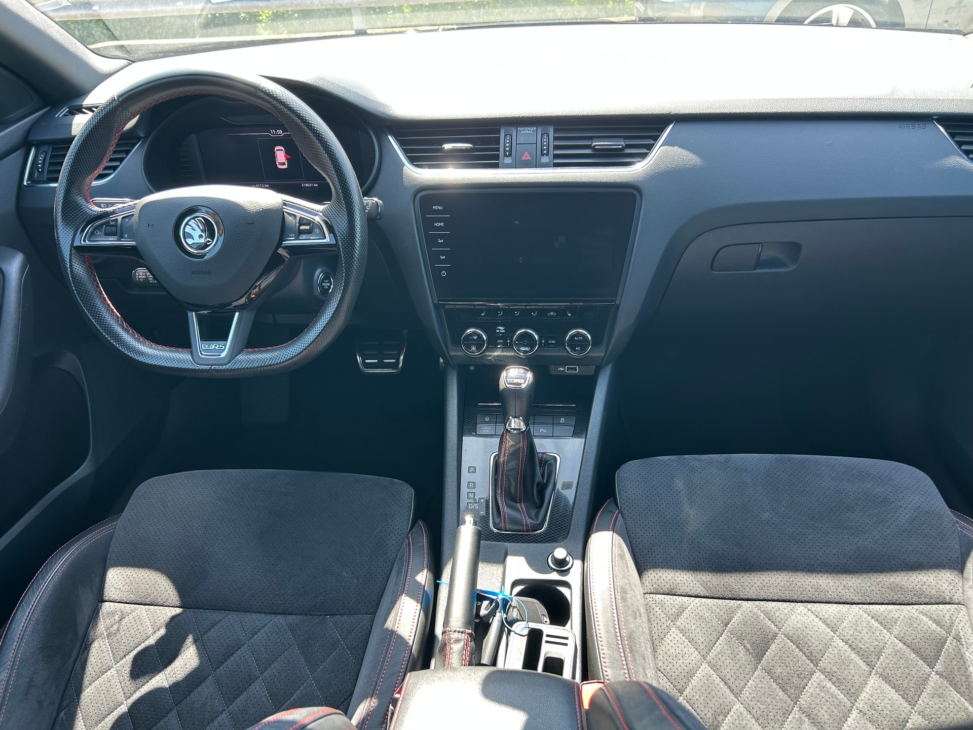 SKODA Octavia Combi 2.0 TSI RS DSG-image-8