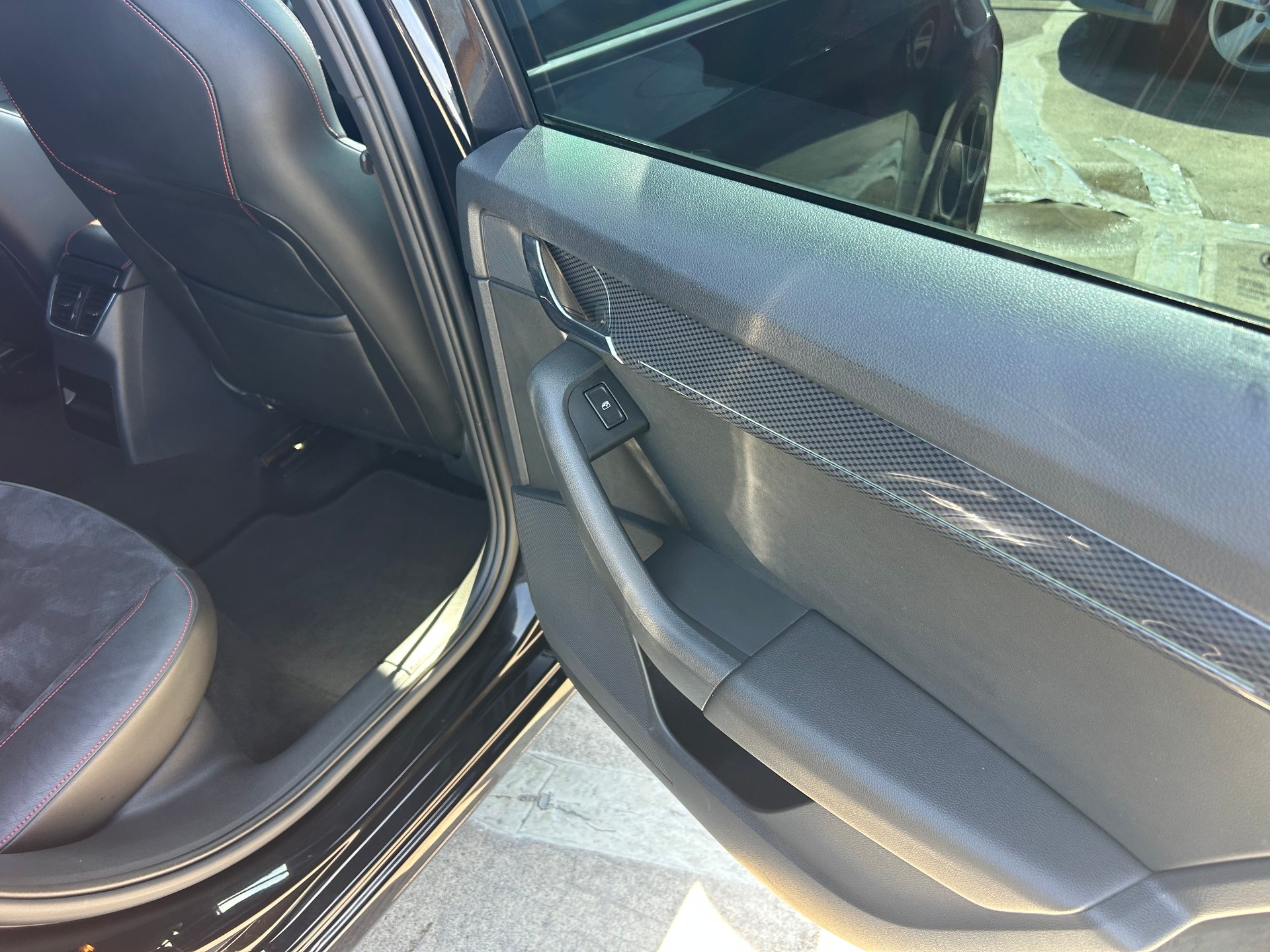 SKODA Octavia Combi 2.0 TSI RS DSG-image-11