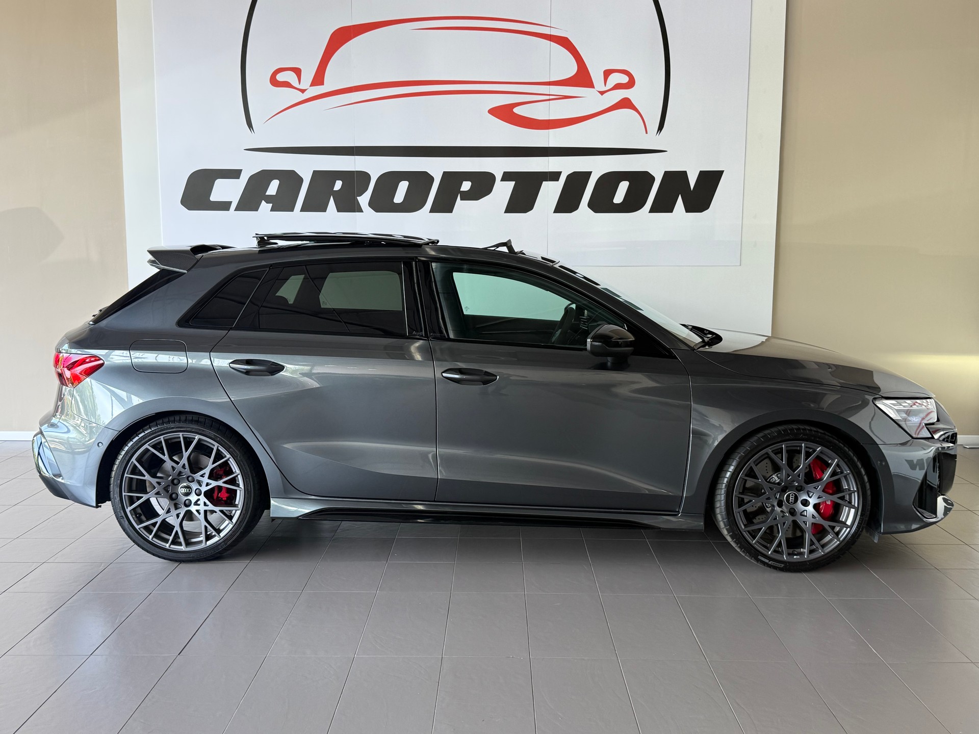 AUDI RS3 Sportback 2.5 TSI quattro S-tronic-image-5