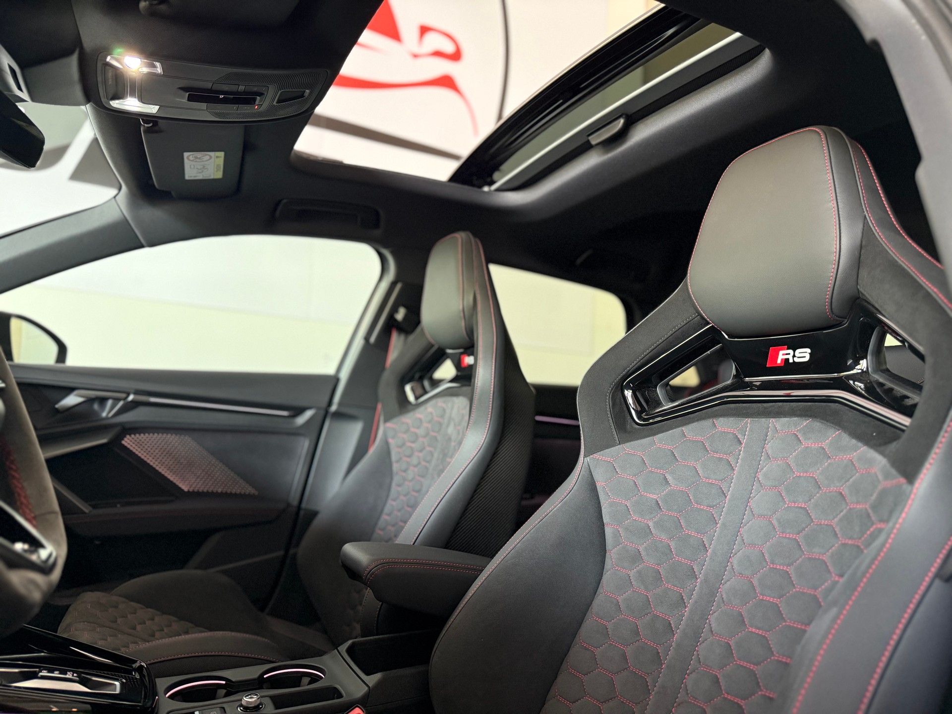 AUDI RS3 Sportback 2.5 TSI quattro S-tronic-image-18
