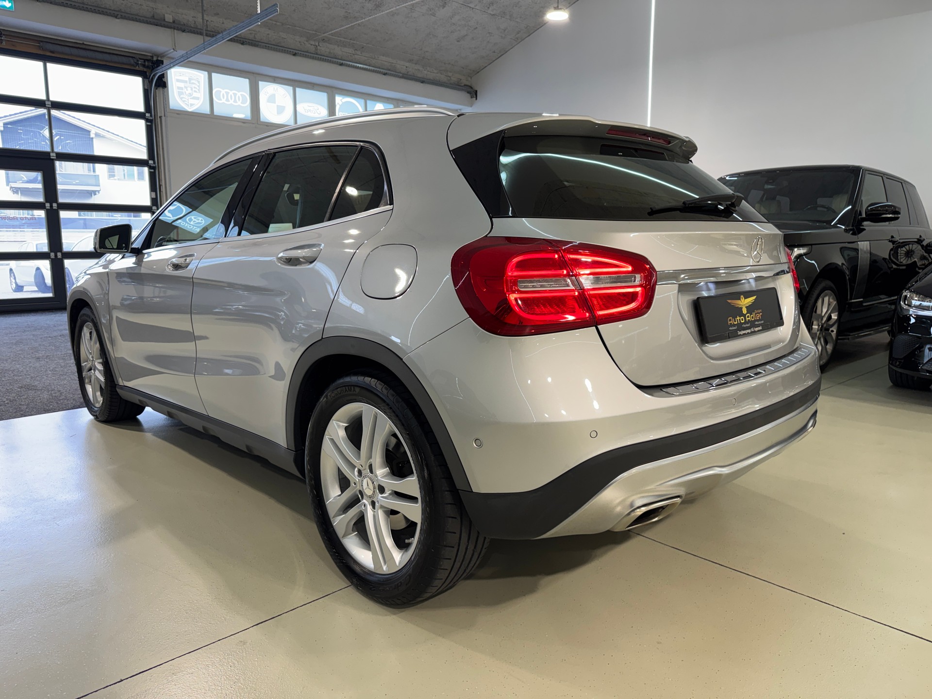 MERCEDES-BENZ GLA 250 Urban 4Matic 7G-DCT-showroom-element-3