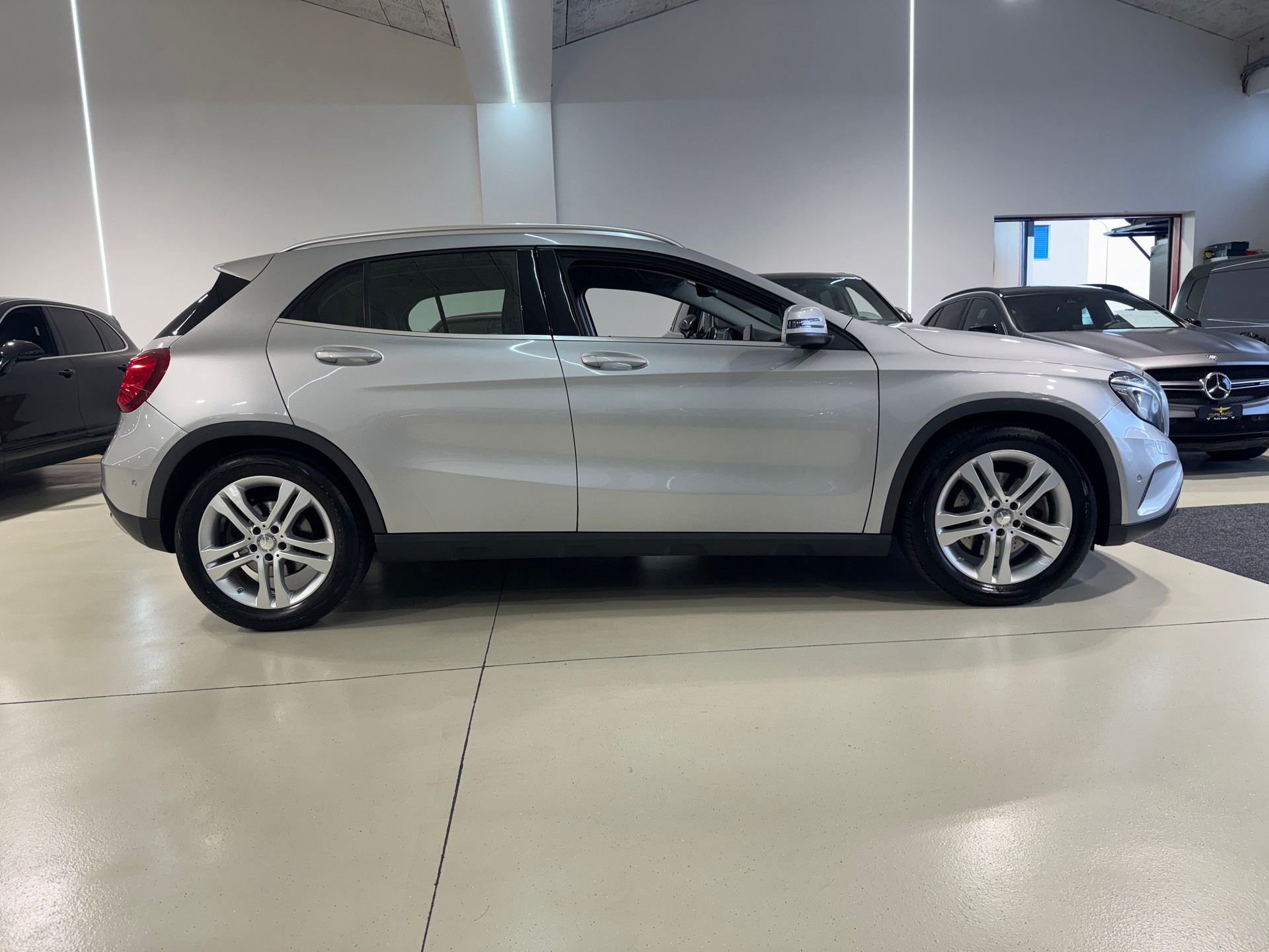 MERCEDES-BENZ GLA 250 Urban 4Matic 7G-DCT-image-6