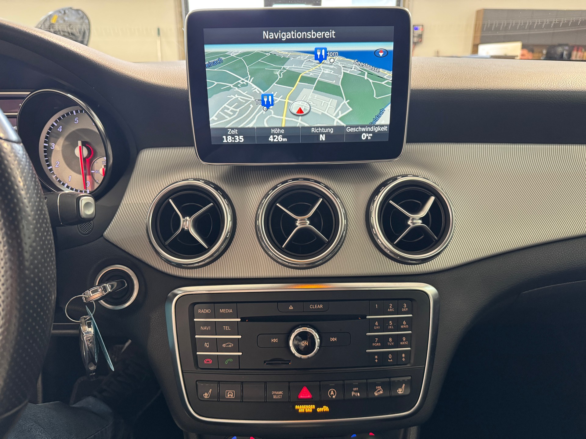 MERCEDES-BENZ GLA 250 Urban 4Matic 7G-DCT-image-21