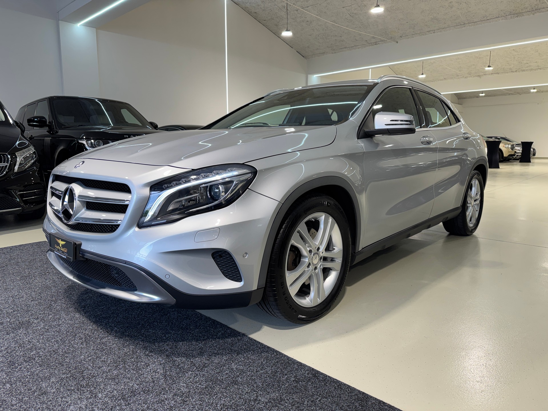 MERCEDES-BENZ GLA 250 Urban 4Matic 7G-DCT-showroom-element-1