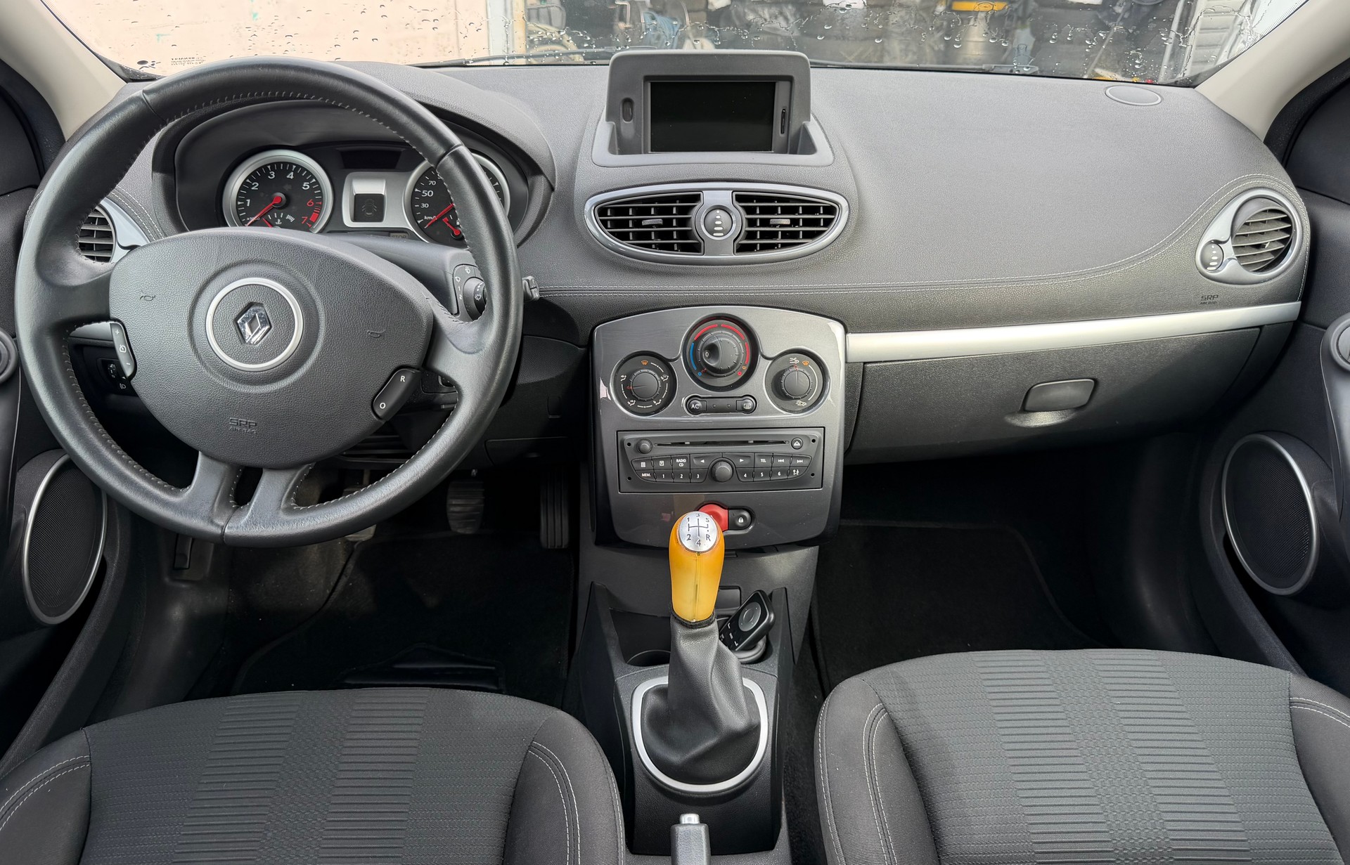 RENAULT Clio 1.2 16V Turbo 20th Edition-image-6