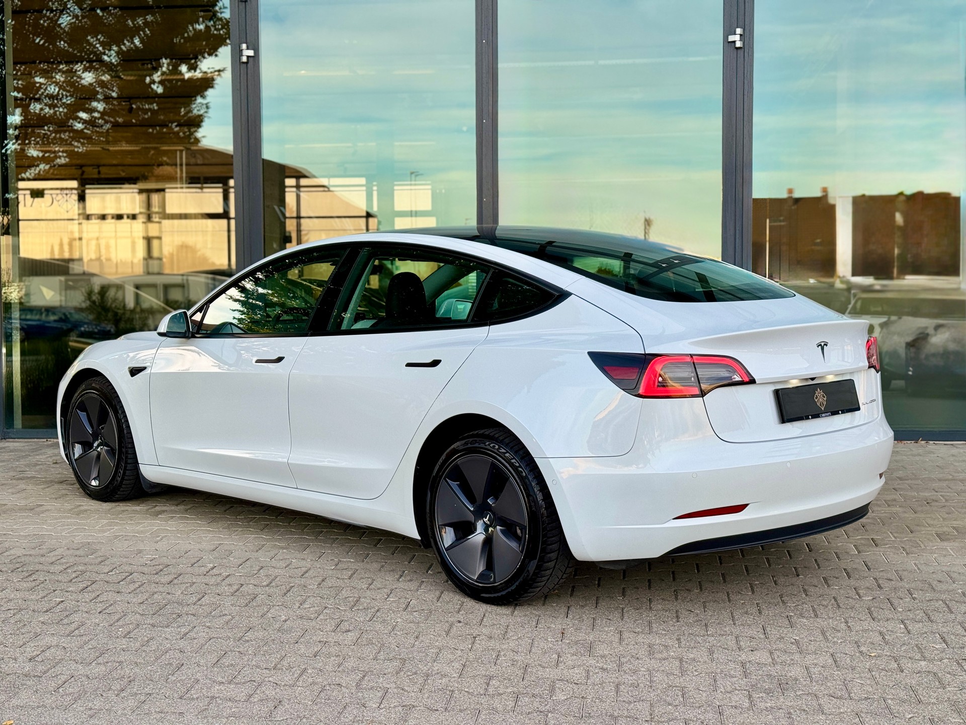 TESLA Model 3 Long Range Dual Motor AWD / Enhanced Autopilot / AMD Ryzen-image-5