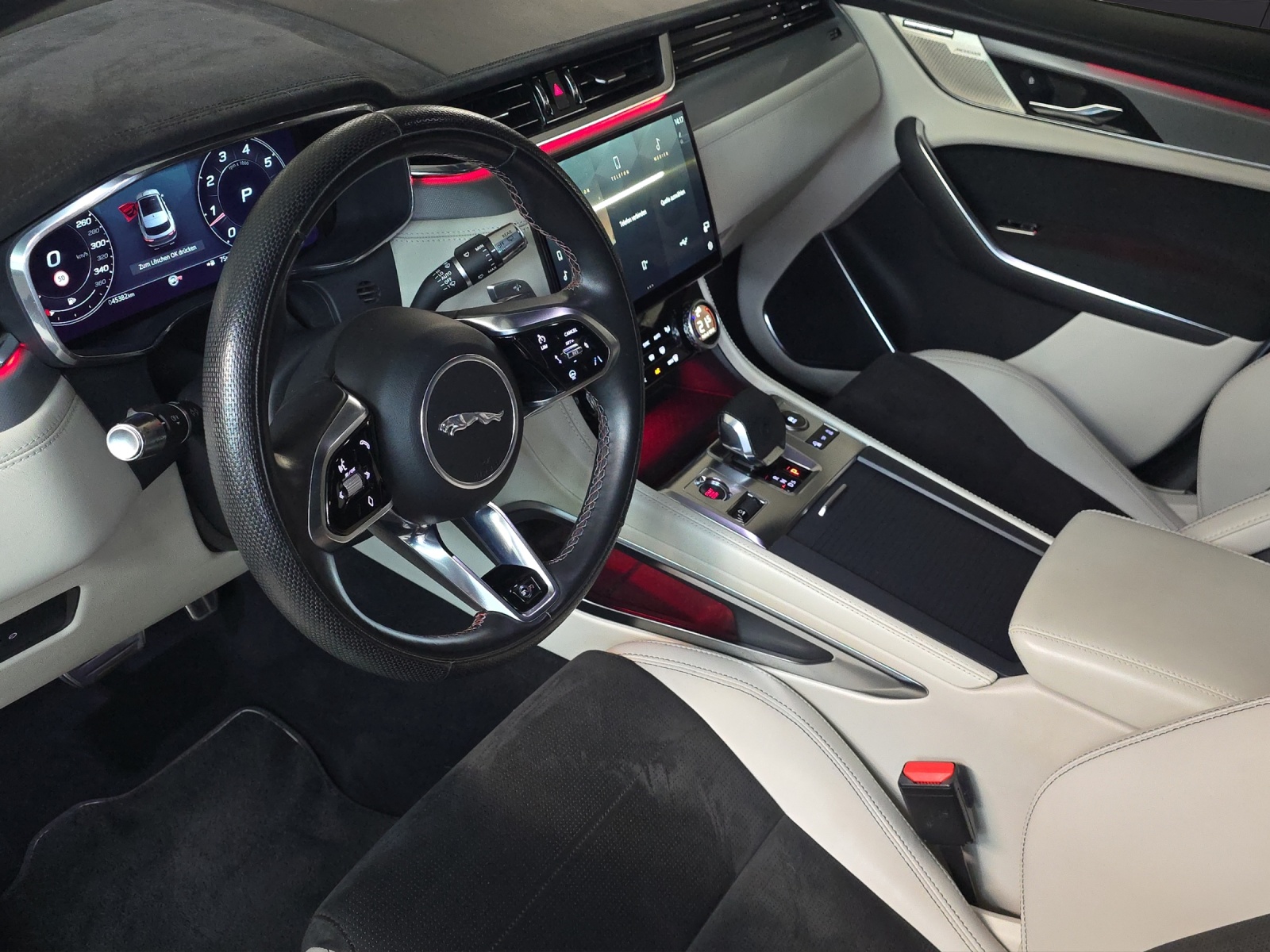 JAGUAR F-Pace 5.0 V8 SVR P550 AWD-image-9