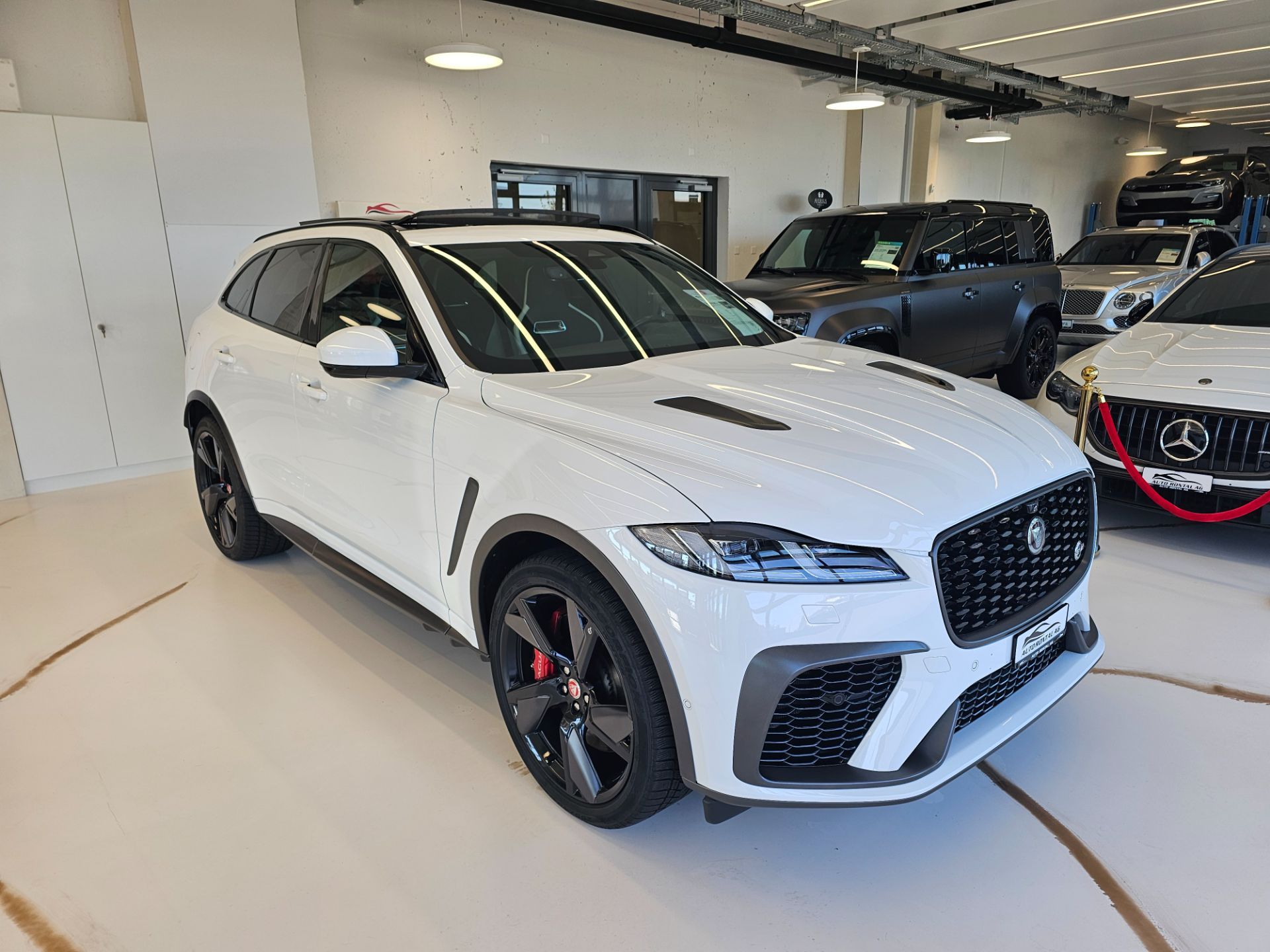 JAGUAR F-Pace 5.0 V8 SVR P550 AWD-showroom-element-2
