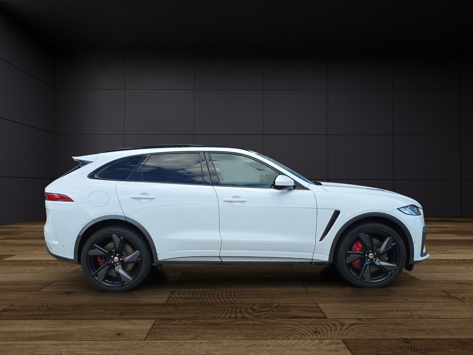 JAGUAR F-Pace 5.0 V8 SVR P550 AWD-image-4