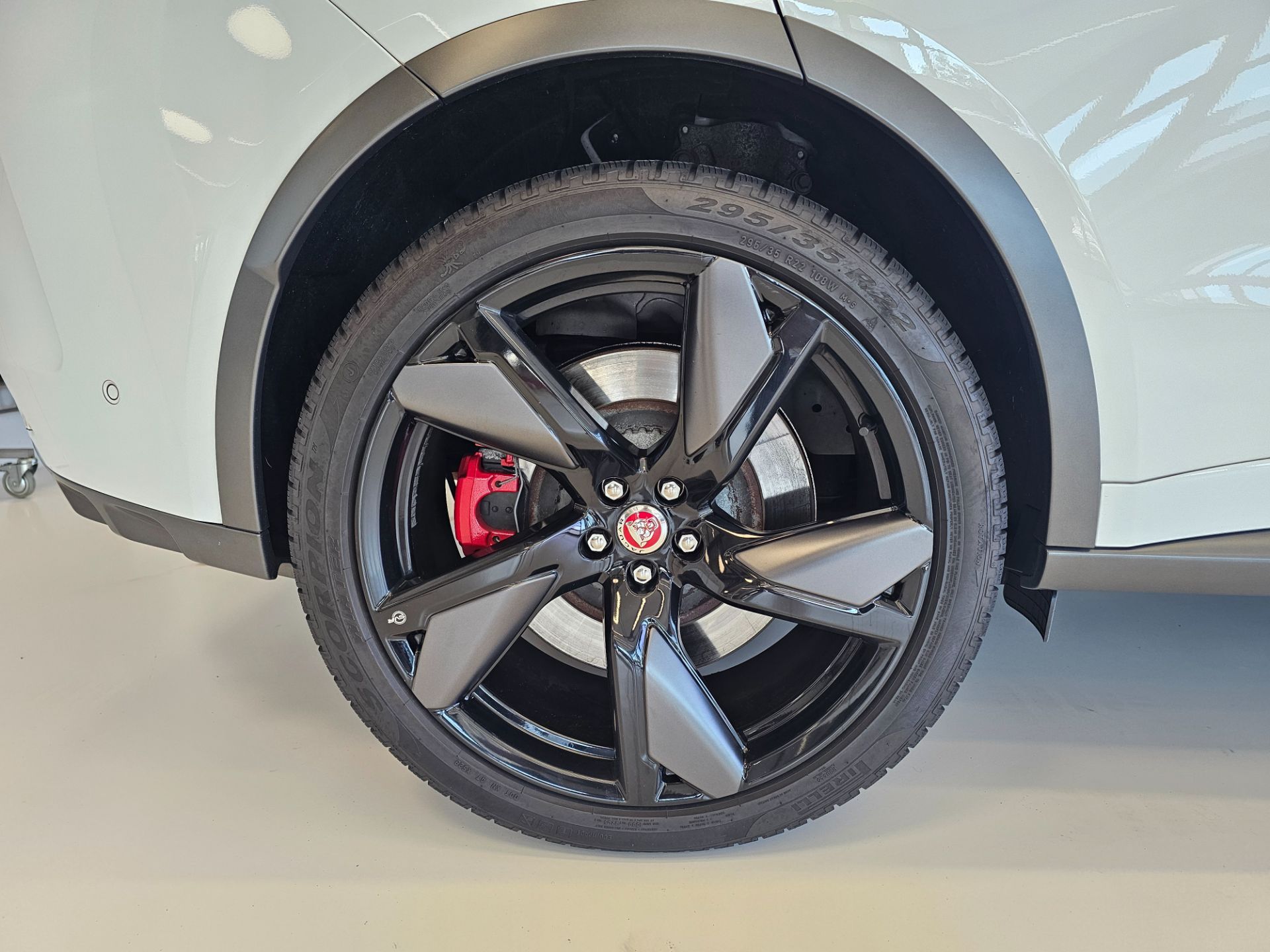 JAGUAR F-Pace 5.0 V8 SVR P550 AWD-image-26