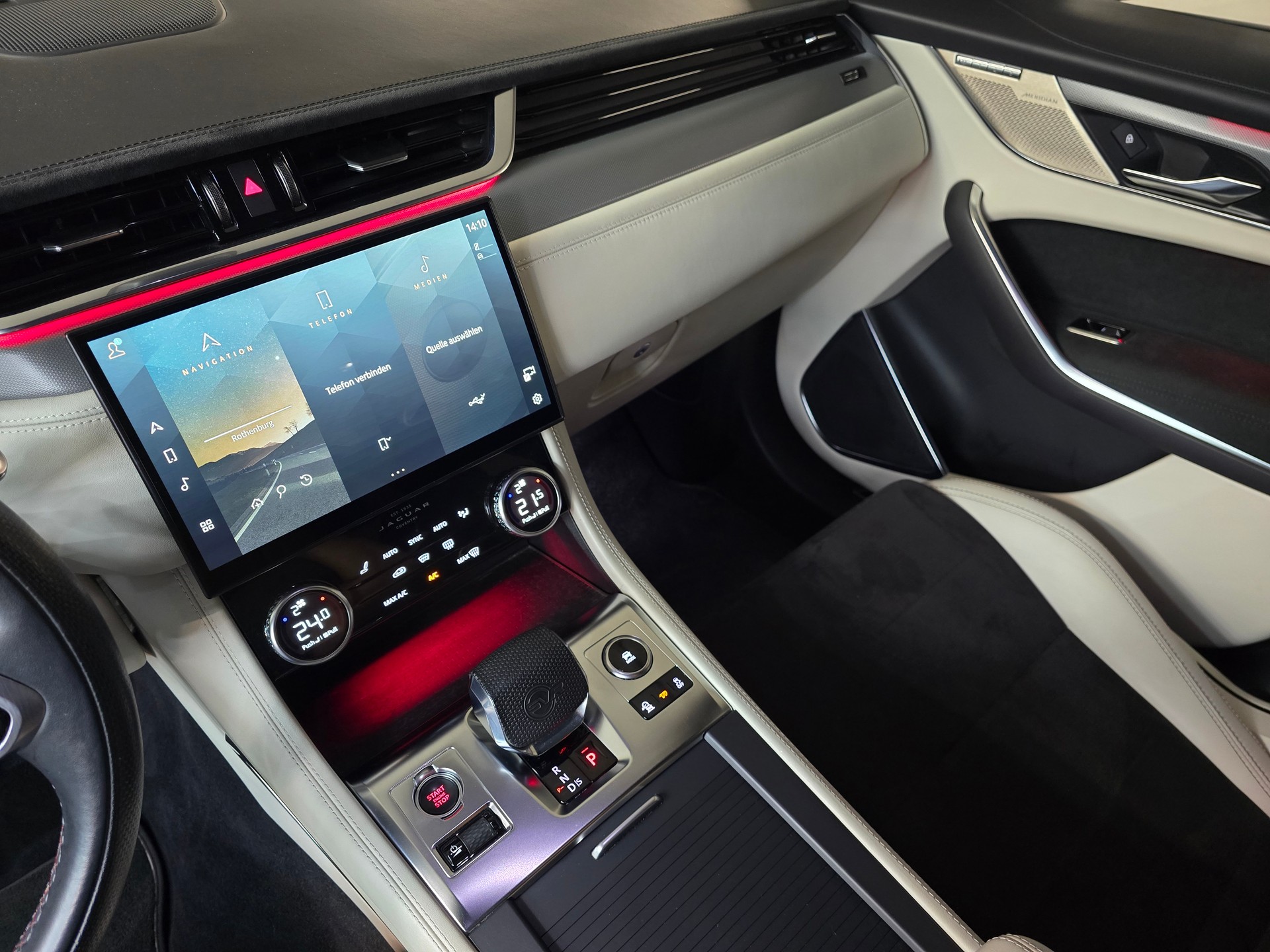 JAGUAR F-Pace 5.0 V8 SVR P550 AWD-image-12