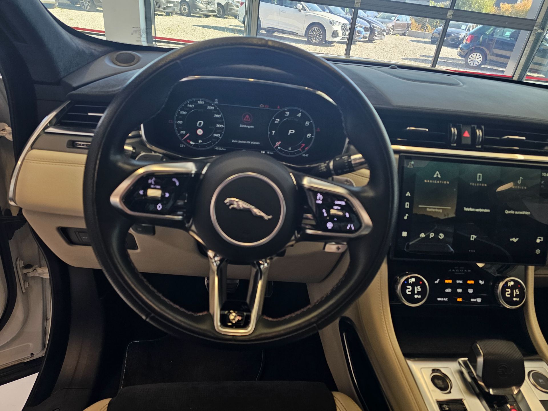 JAGUAR F-Pace 5.0 V8 SVR P550 AWD-image-12
