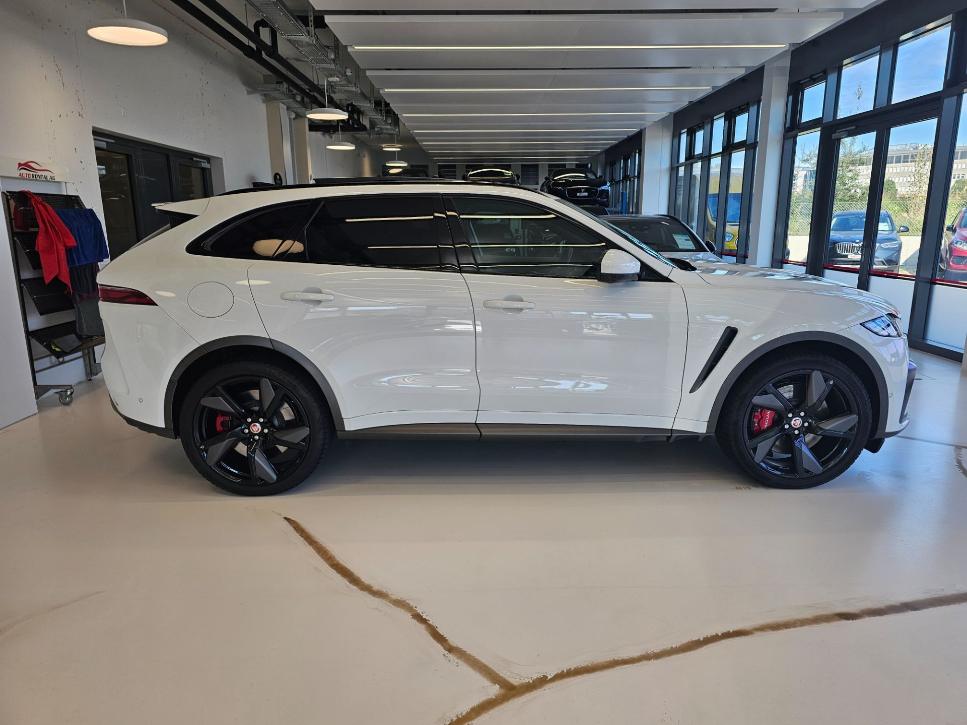 JAGUAR F-Pace 5.0 V8 SVR P550 AWD-showroom-element-3