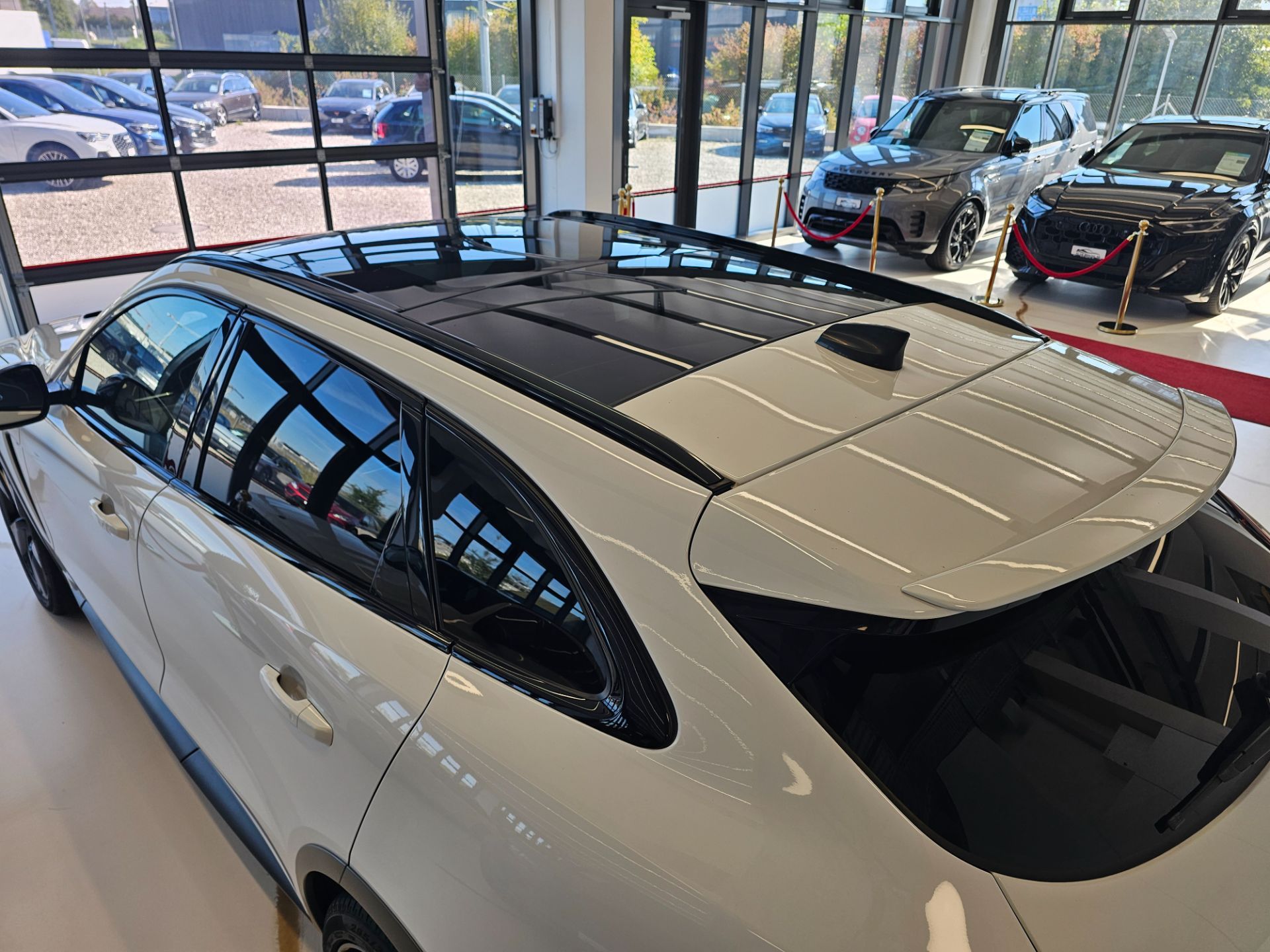 JAGUAR F-Pace 5.0 V8 SVR P550 AWD-image-27