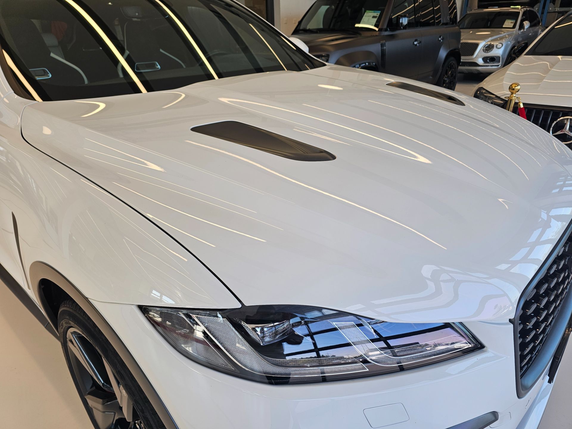 JAGUAR F-Pace 5.0 V8 SVR P550 AWD-image-28
