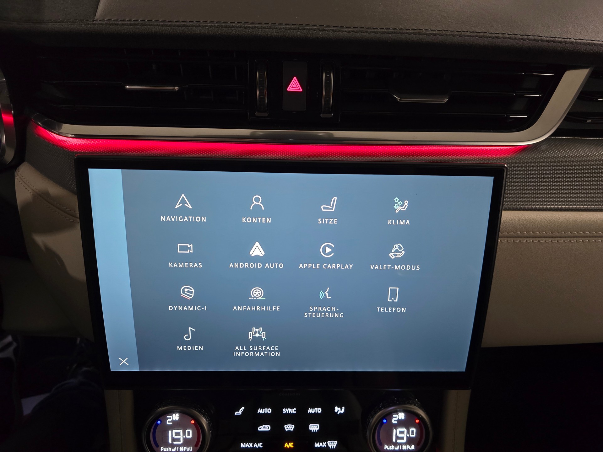 JAGUAR F-Pace 5.0 V8 SVR P550 AWD-image-16