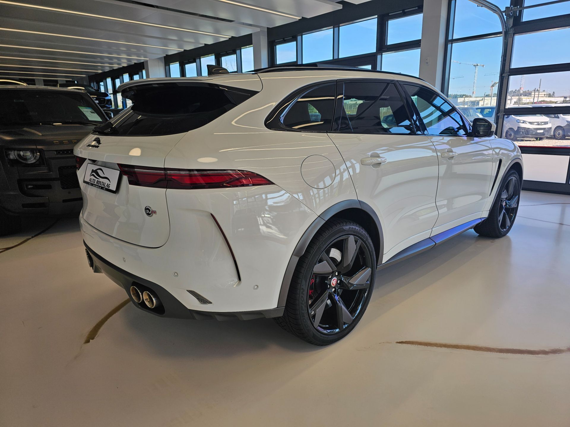 JAGUAR F-Pace 5.0 V8 SVR P550 AWD-image-4