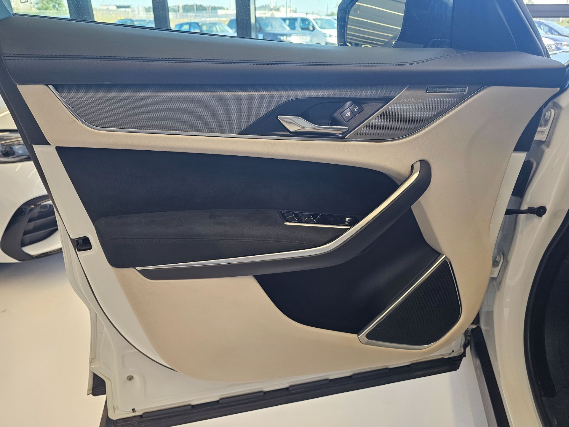JAGUAR F-Pace 5.0 V8 SVR P550 AWD-image-22