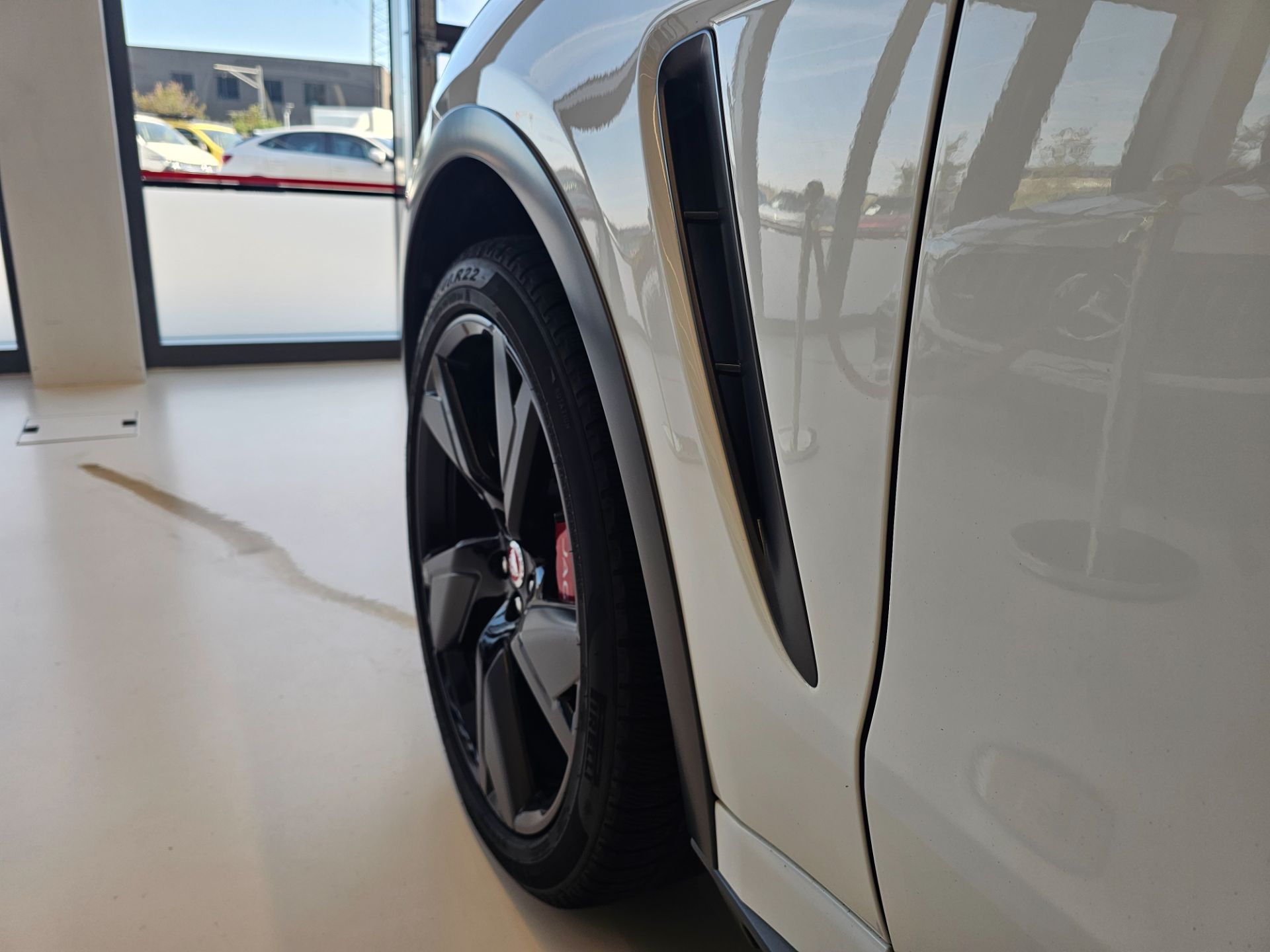 JAGUAR F-Pace 5.0 V8 SVR P550 AWD-image-29