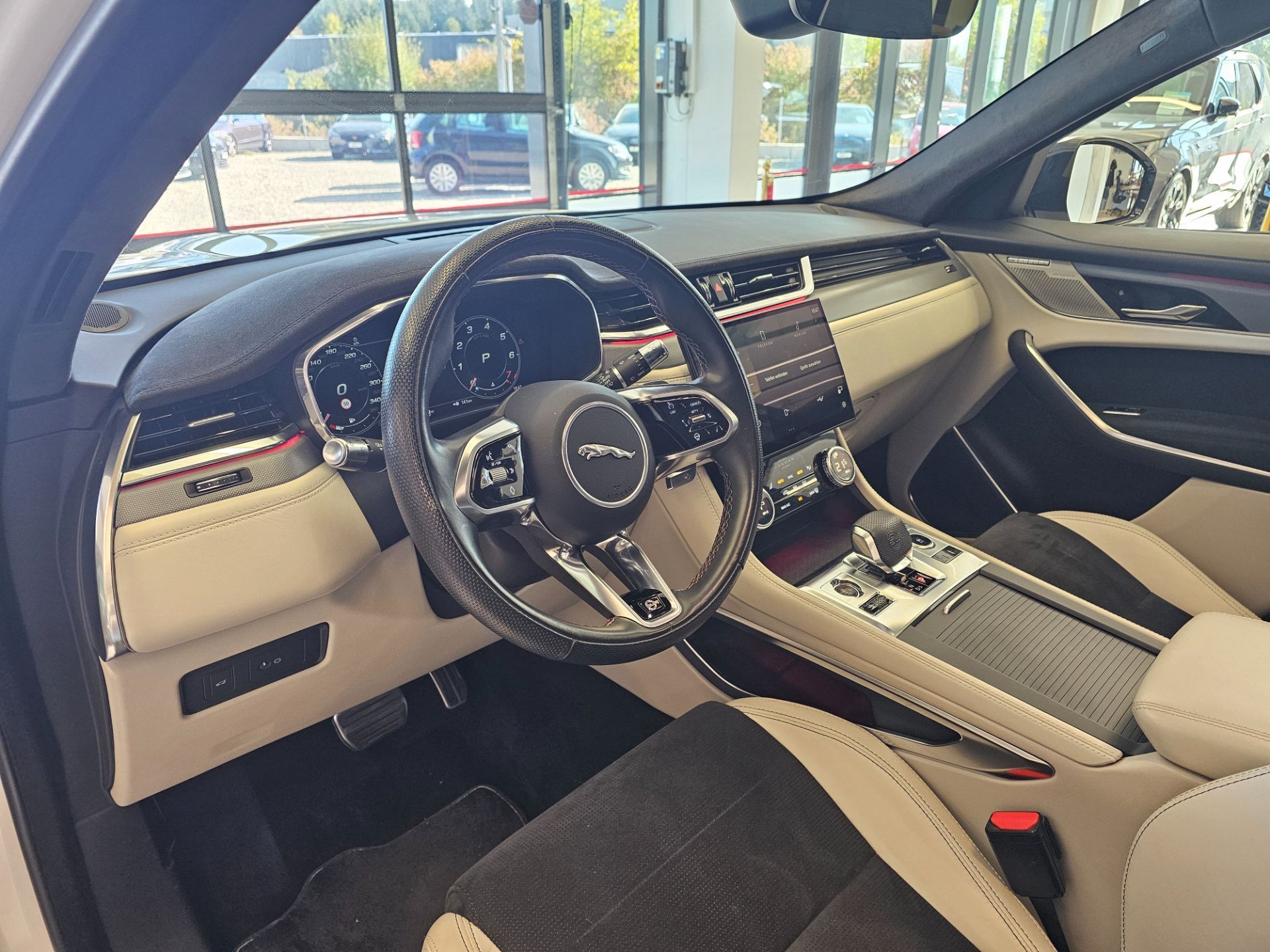 JAGUAR F-Pace 5.0 V8 SVR P550 AWD-image-8