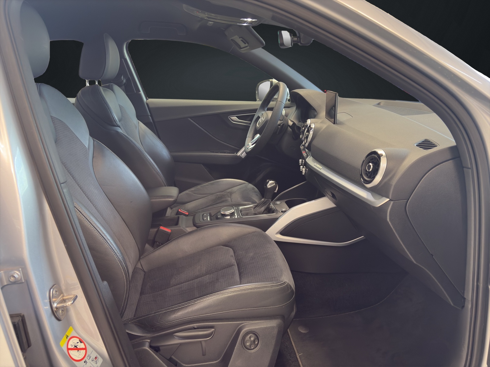 AUDI Q2 35 TFSI S-tronic-image-12