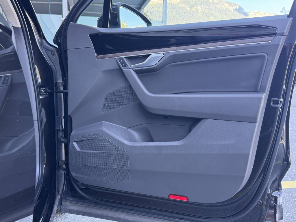 VW Touareg 3.0 V6 TDI Atmosphere-image-10