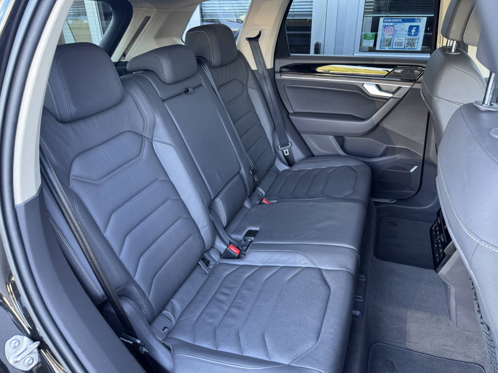 VW Touareg 3.0 V6 TDI Atmosphere-image-9
