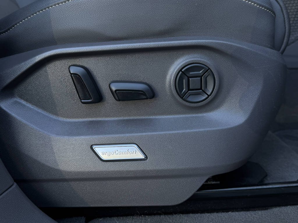 VW Touareg 3.0 V6 TDI Atmosphere-image-22