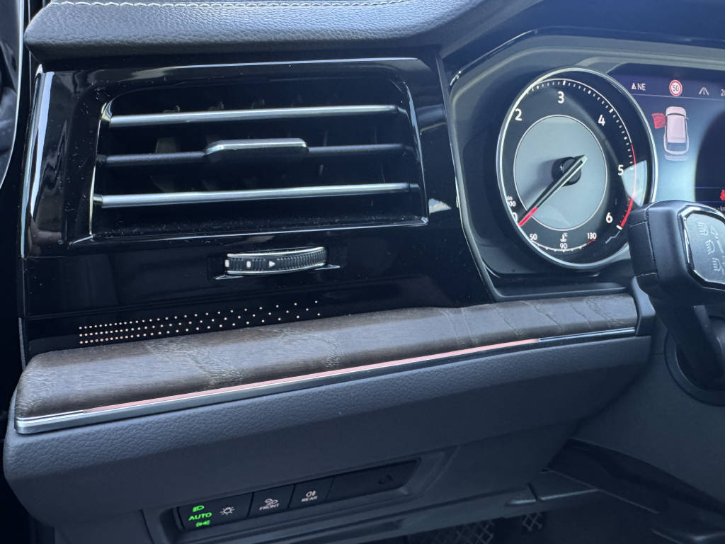 VW Touareg 3.0 V6 TDI Atmosphere-image-14