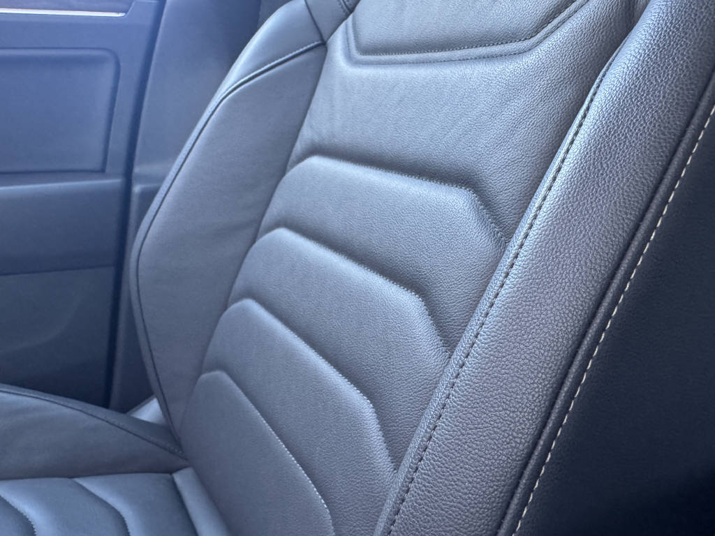 VW Touareg 3.0 V6 TDI Atmosphere-image-11