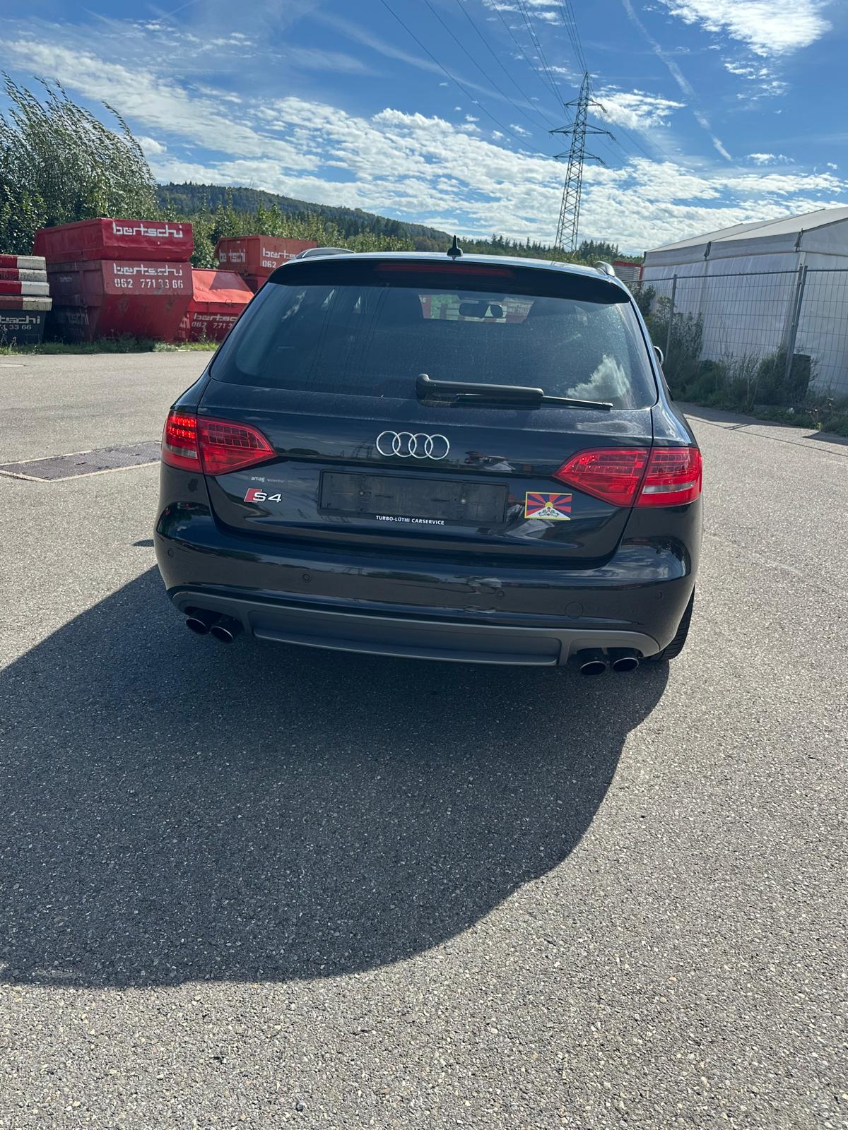AUDI S4 Avant 3.0 TFSI quattro S-tronic-image-13