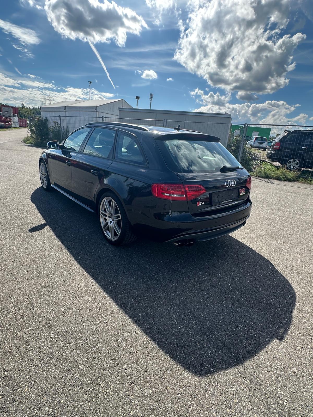 AUDI S4 Avant 3.0 TFSI quattro S-tronic-image-8