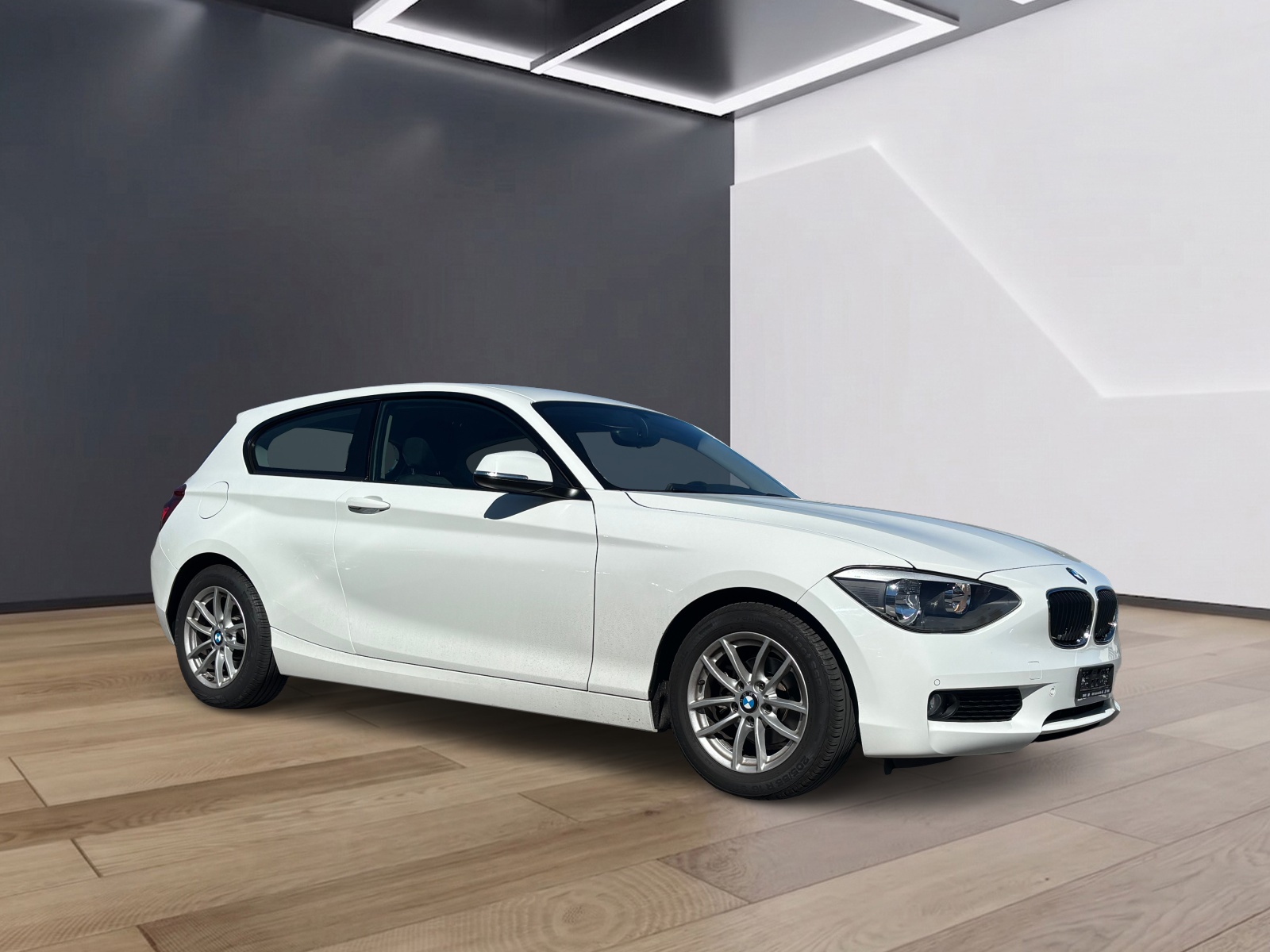BMW 116i Steptronic-showroom-element-2