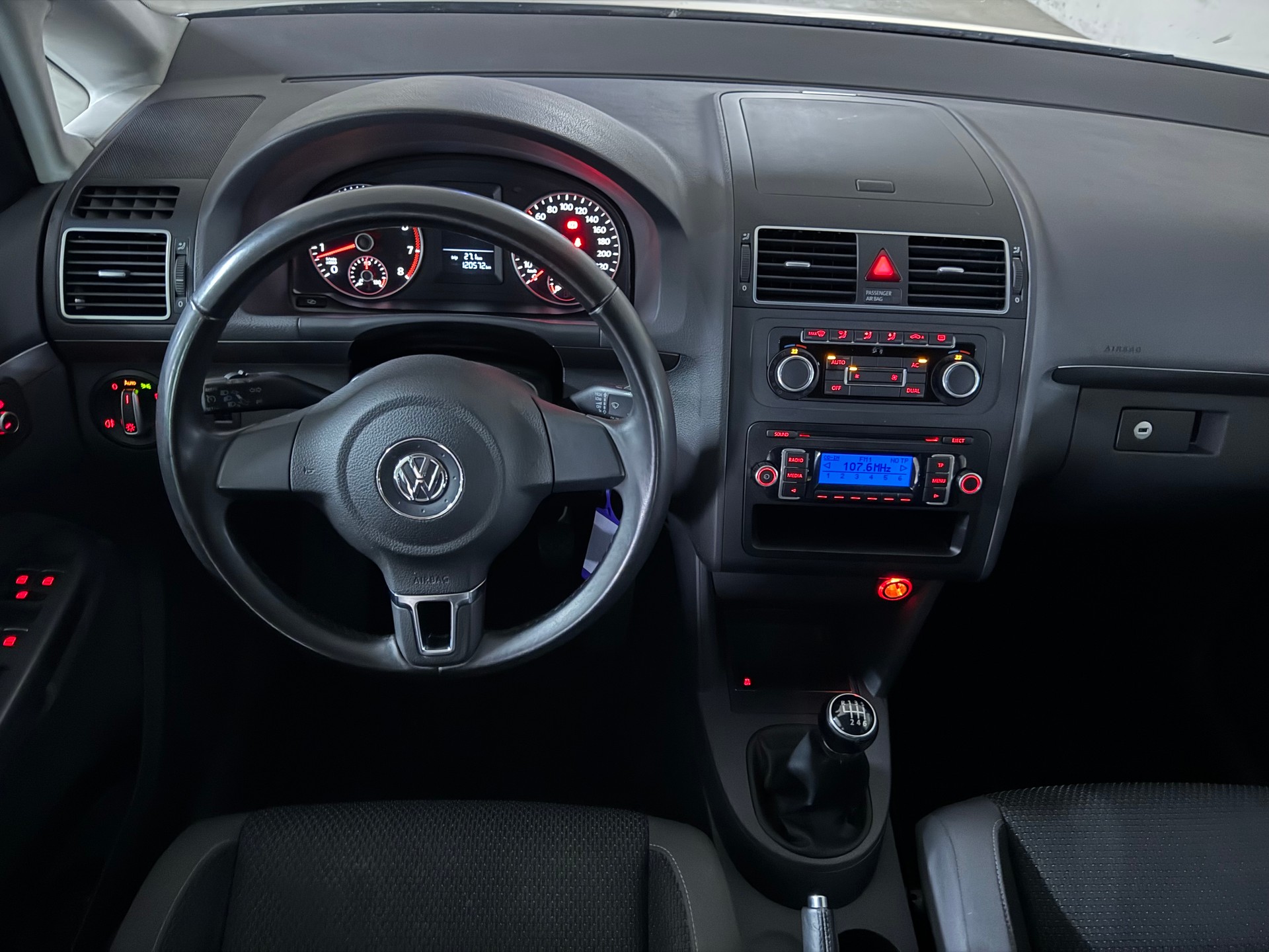 VW Touran 1.4 TSI Comfortline 7-Platz-image-12