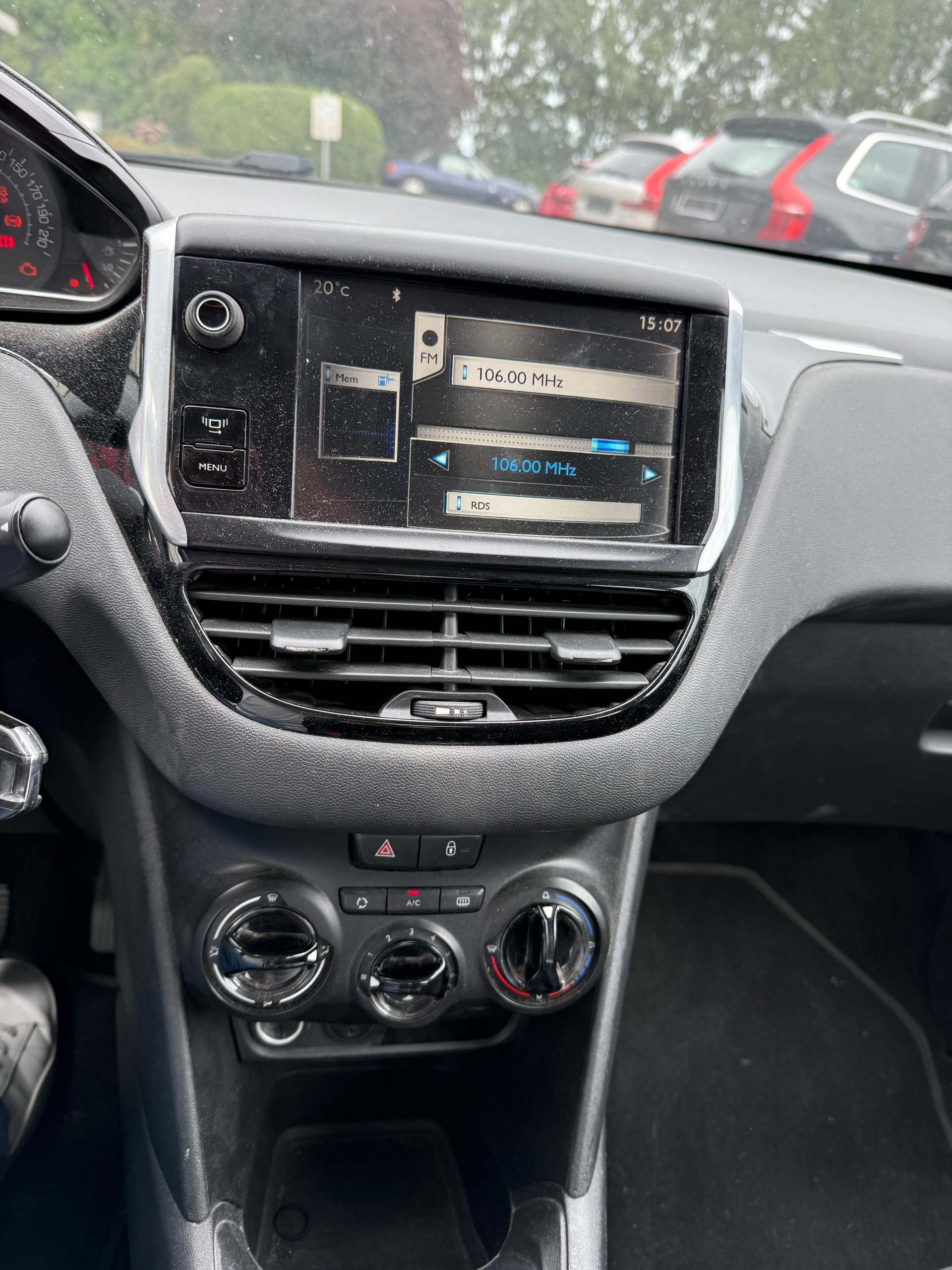 PEUGEOT 208 1.6 VTI Intuitive-image-11