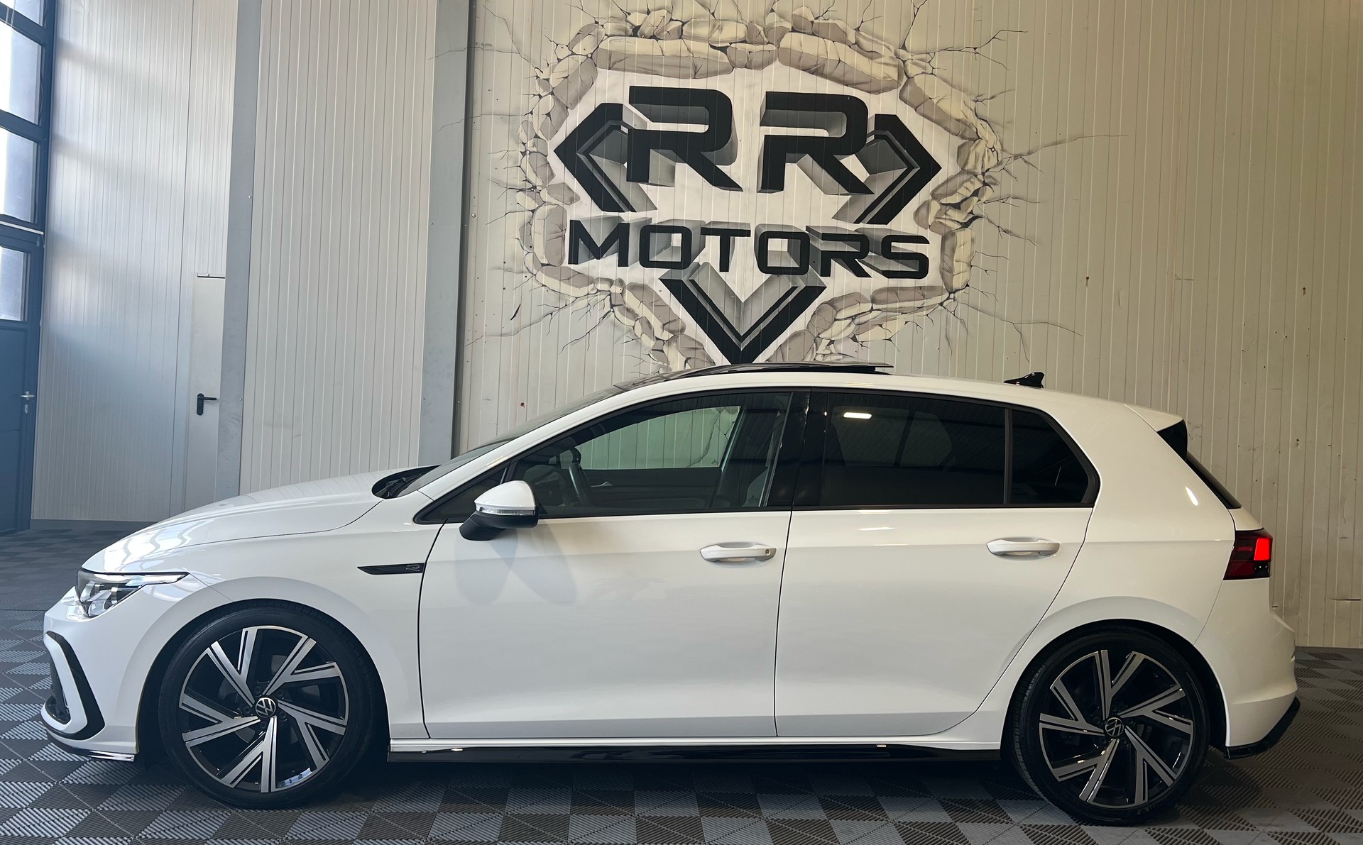 VW Golf 2.0 TDI R-Line DSG-image-1