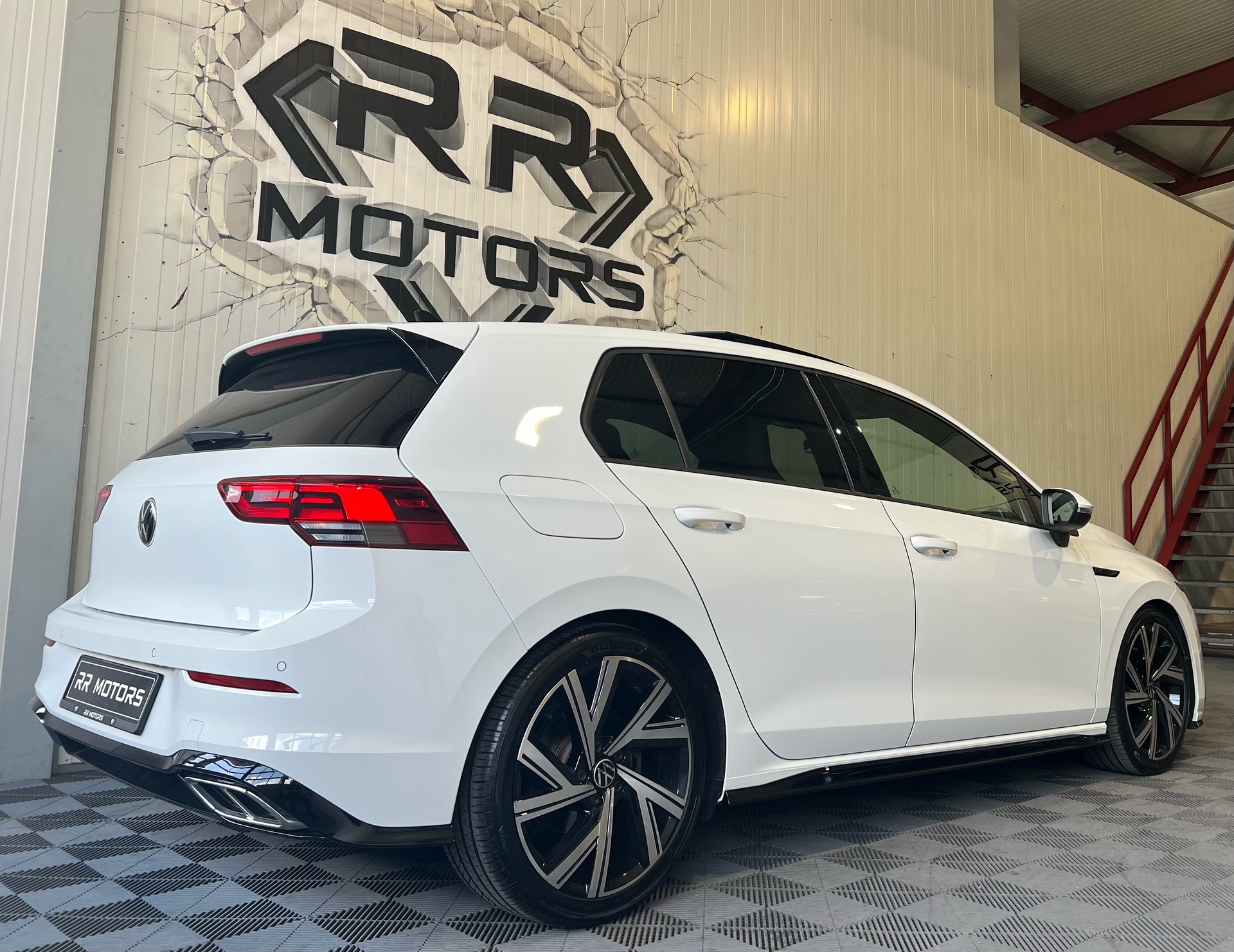 VW Golf 2.0 TDI R-Line DSG-image-3