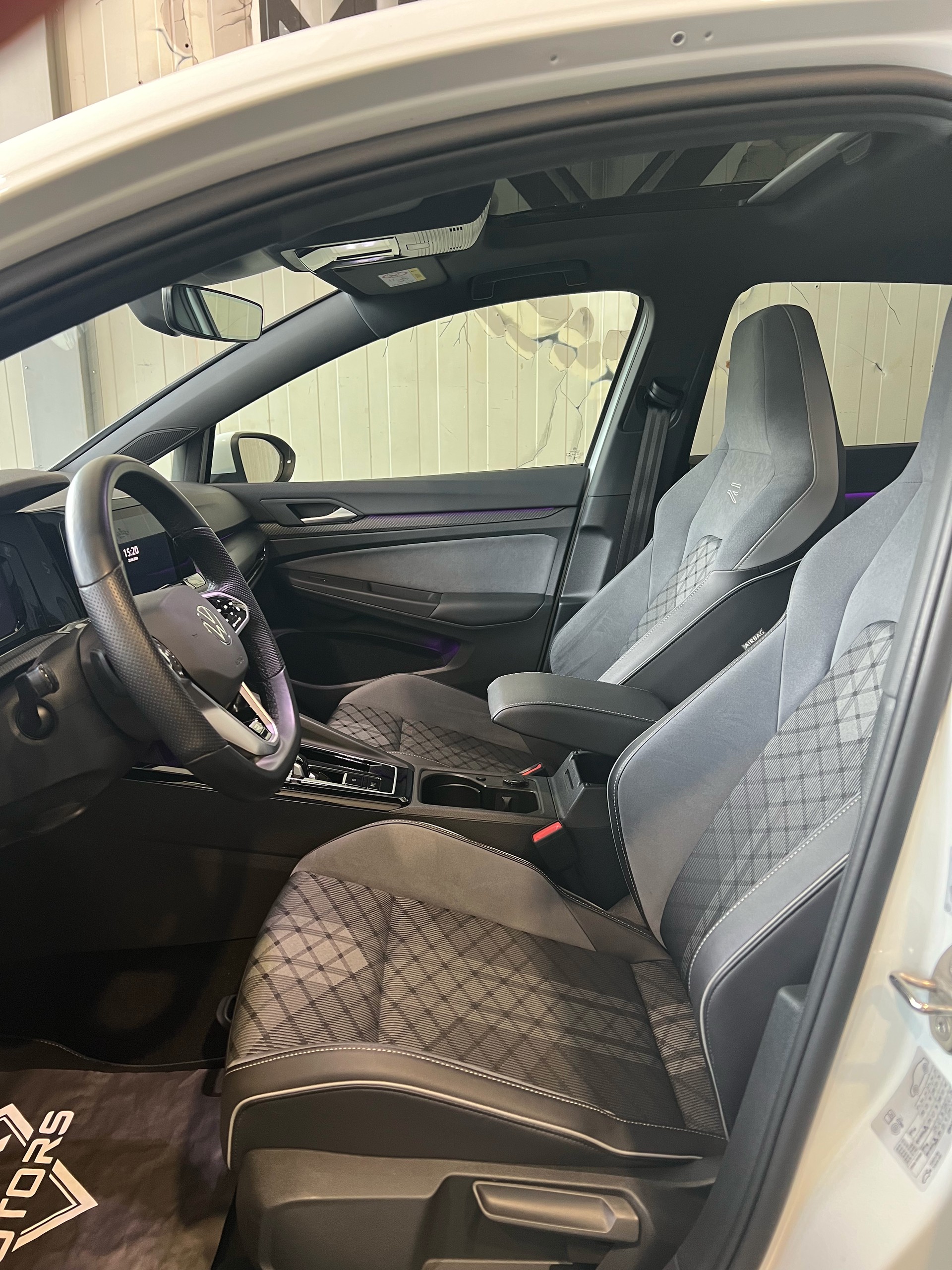 VW Golf 2.0 TDI R-Line DSG-image-12