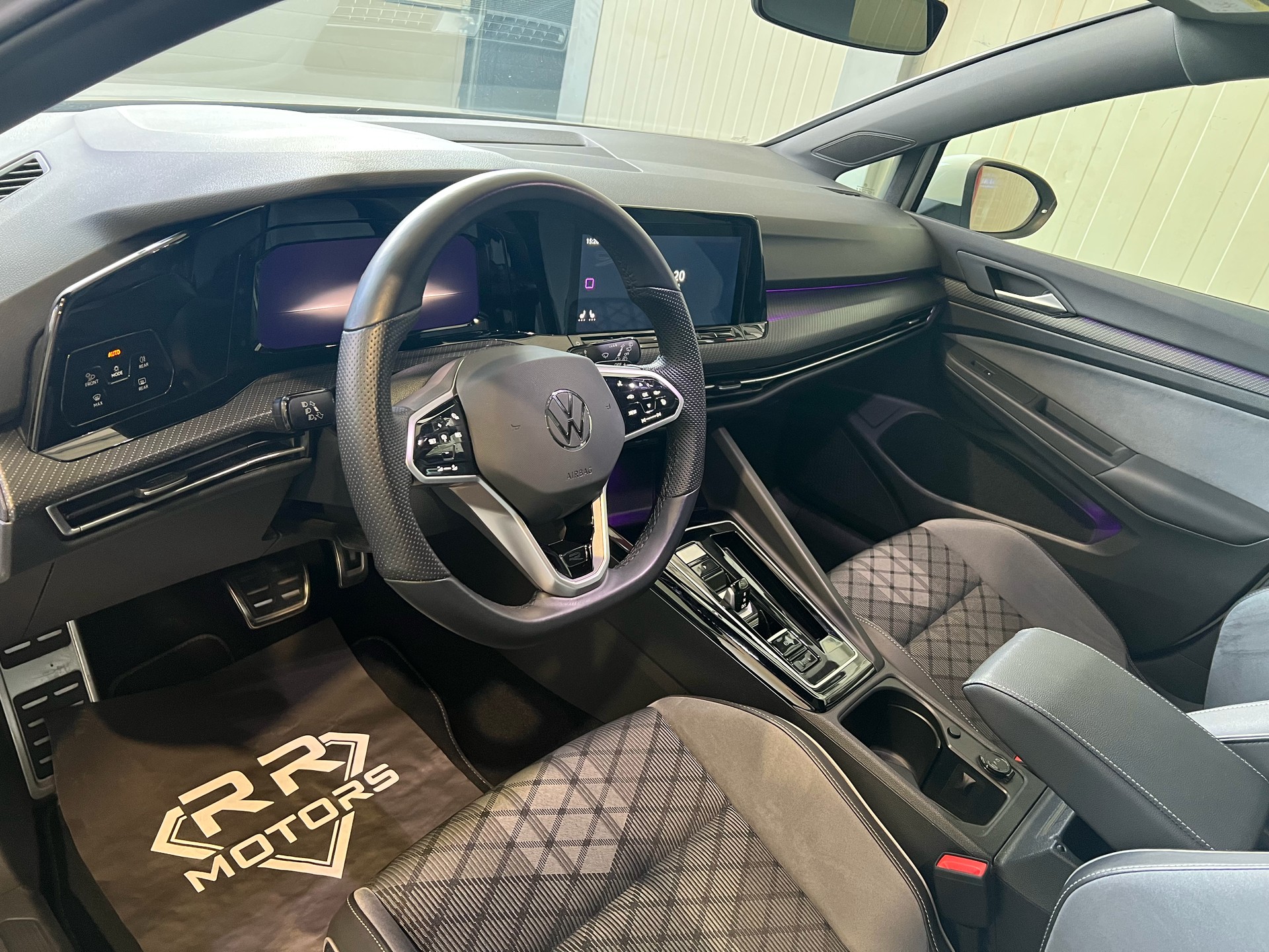 VW Golf 2.0 TDI R-Line DSG-image-11