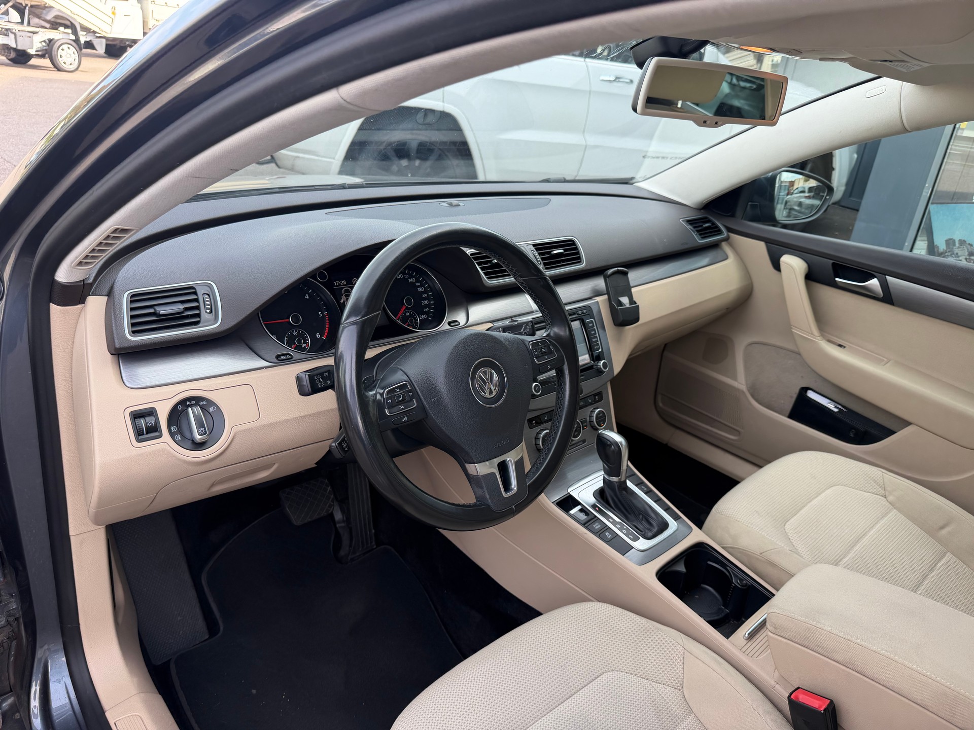 VW Passat Variant 2.0 TDI BMT Comfortline DSG-image-11