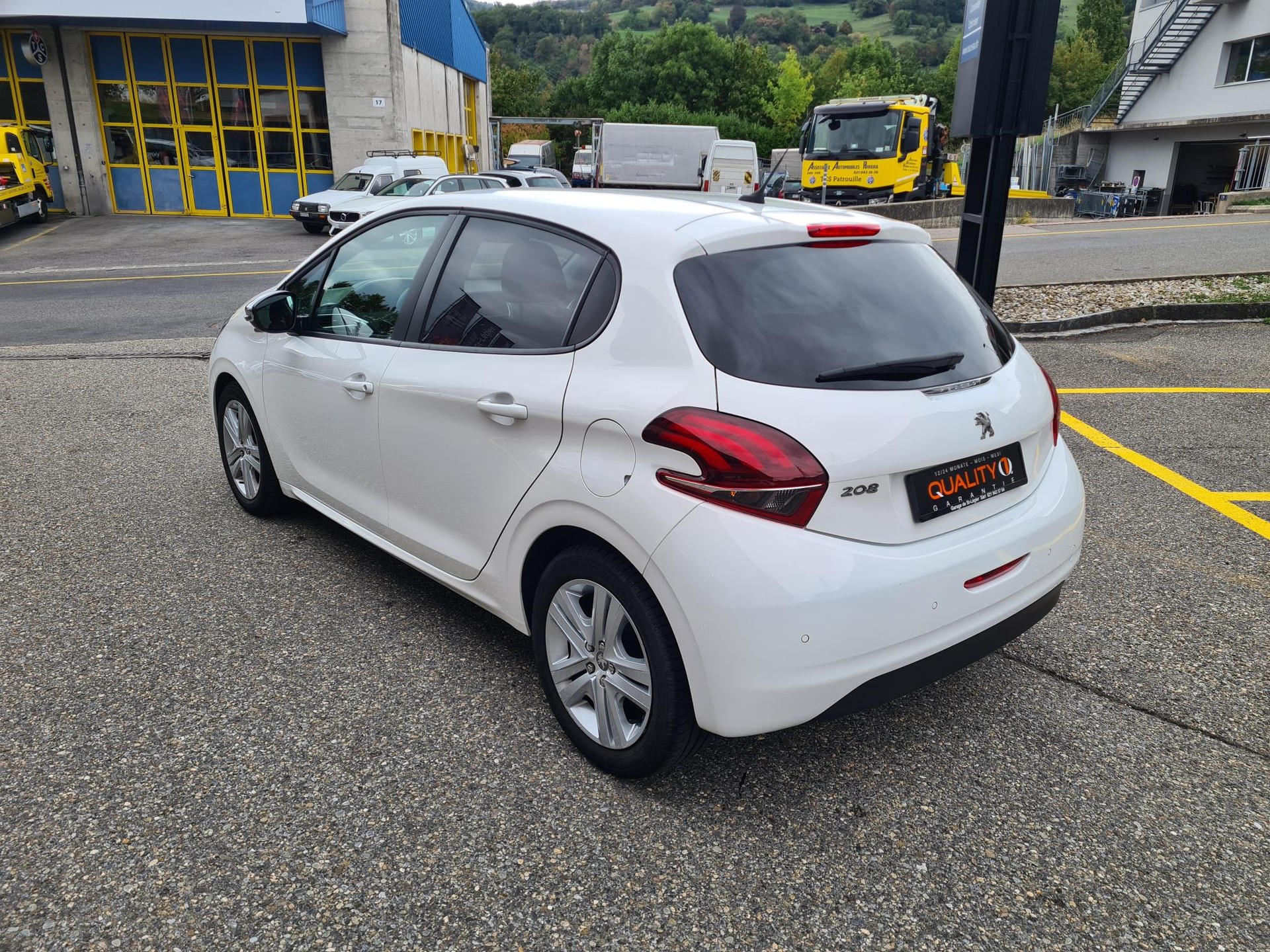PEUGEOT 208 1.2 PureTech Signature-image-3