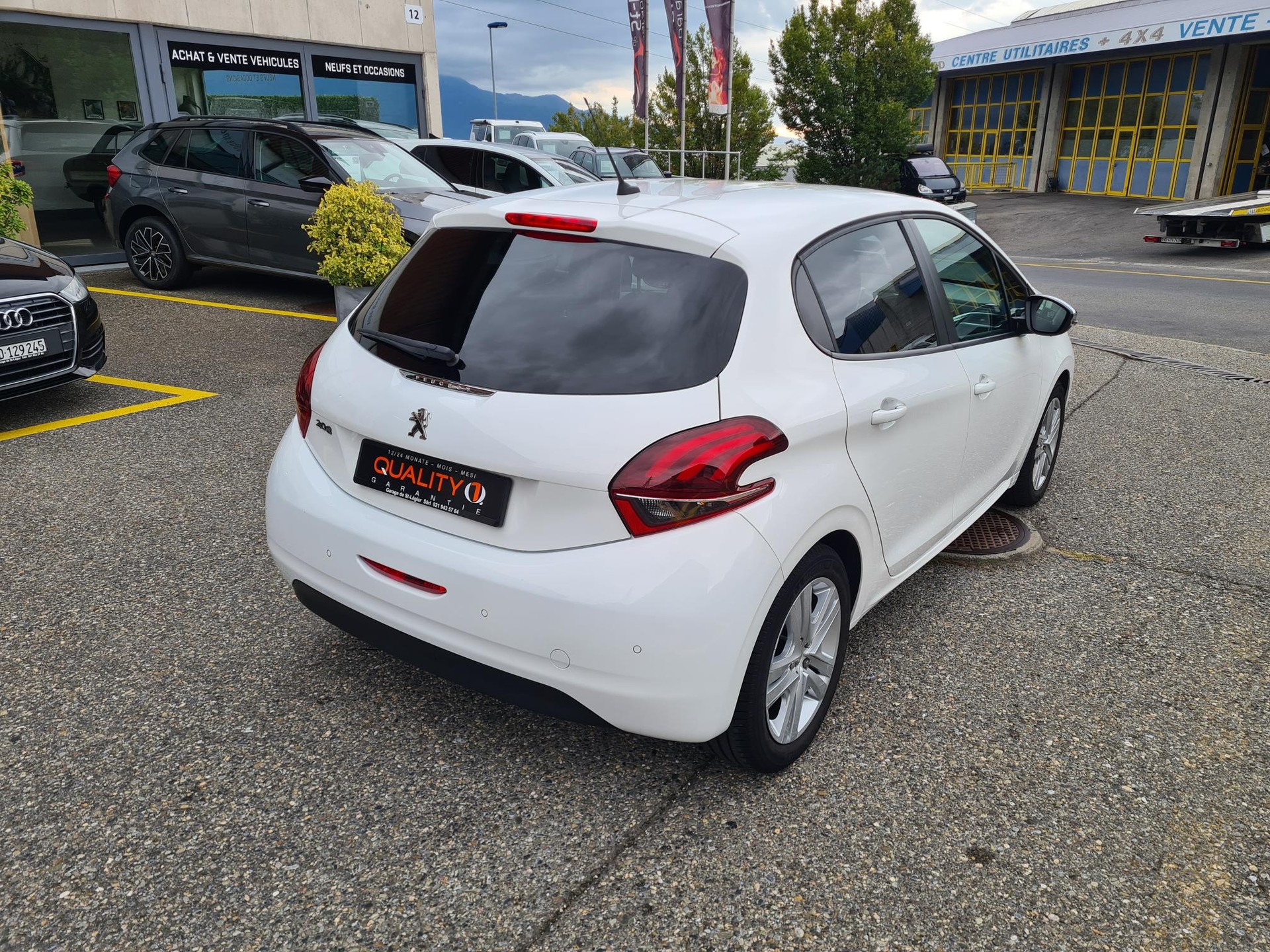 PEUGEOT 208 1.2 PureTech Signature-image-4