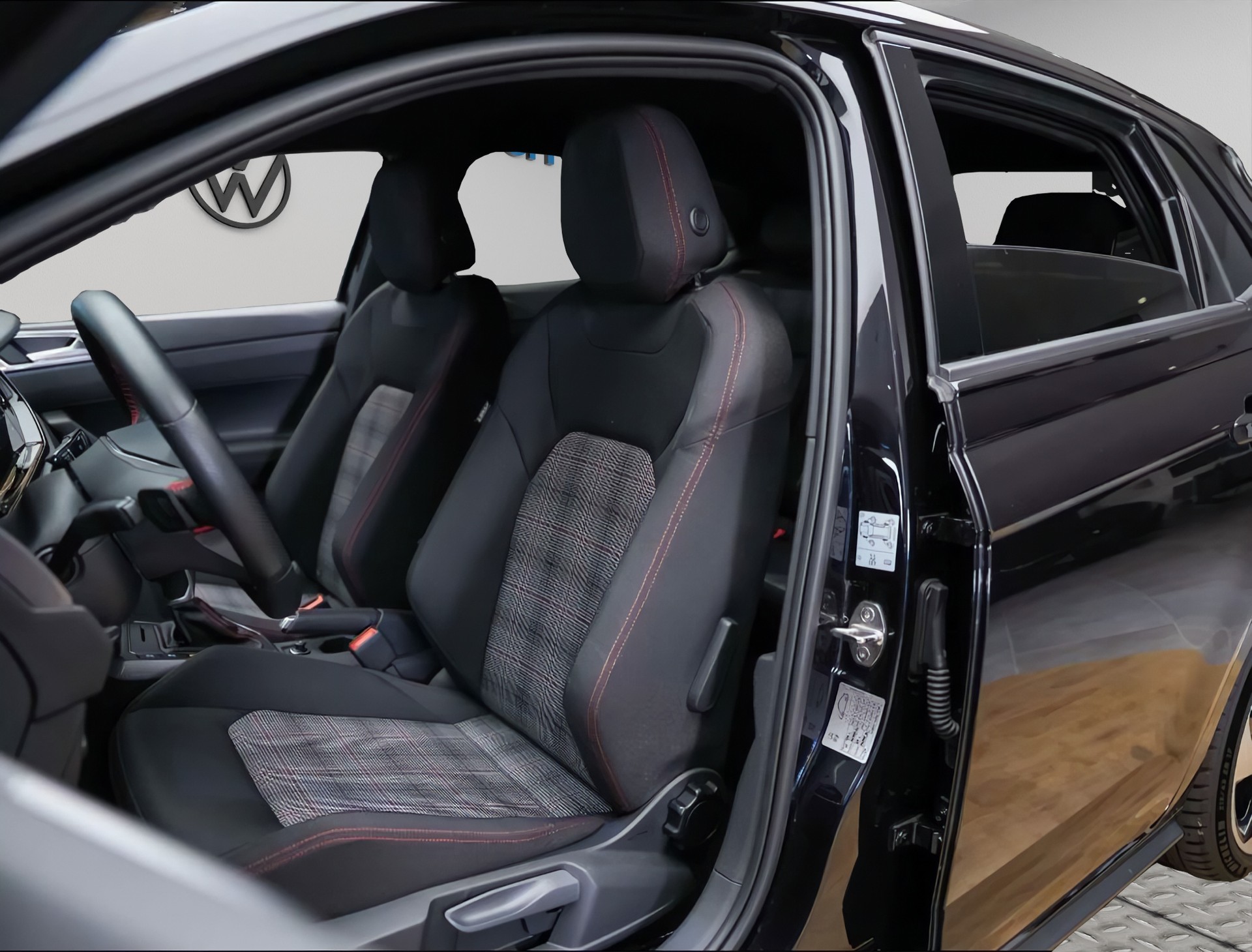 VW Polo 2.0 TSI GTI DSG-image-5