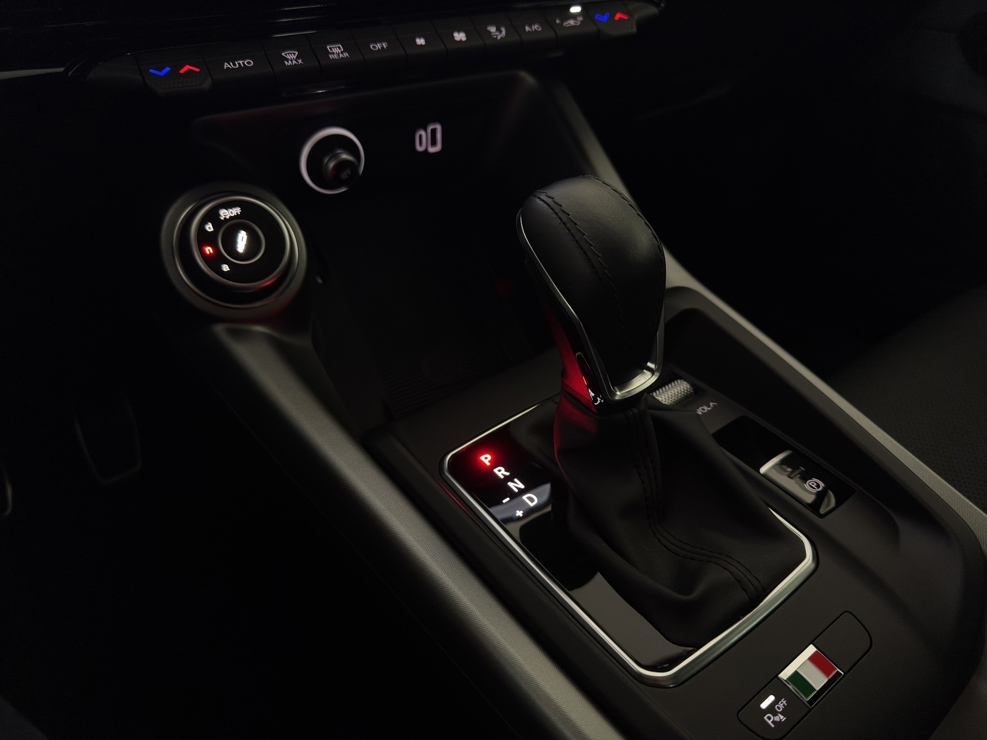 ALFA ROMEO Tonale 1.5 48V Hybrid Veloce Premium Sky "Panodach-20"Alu-Leder-Sitzlüftung"-image-14