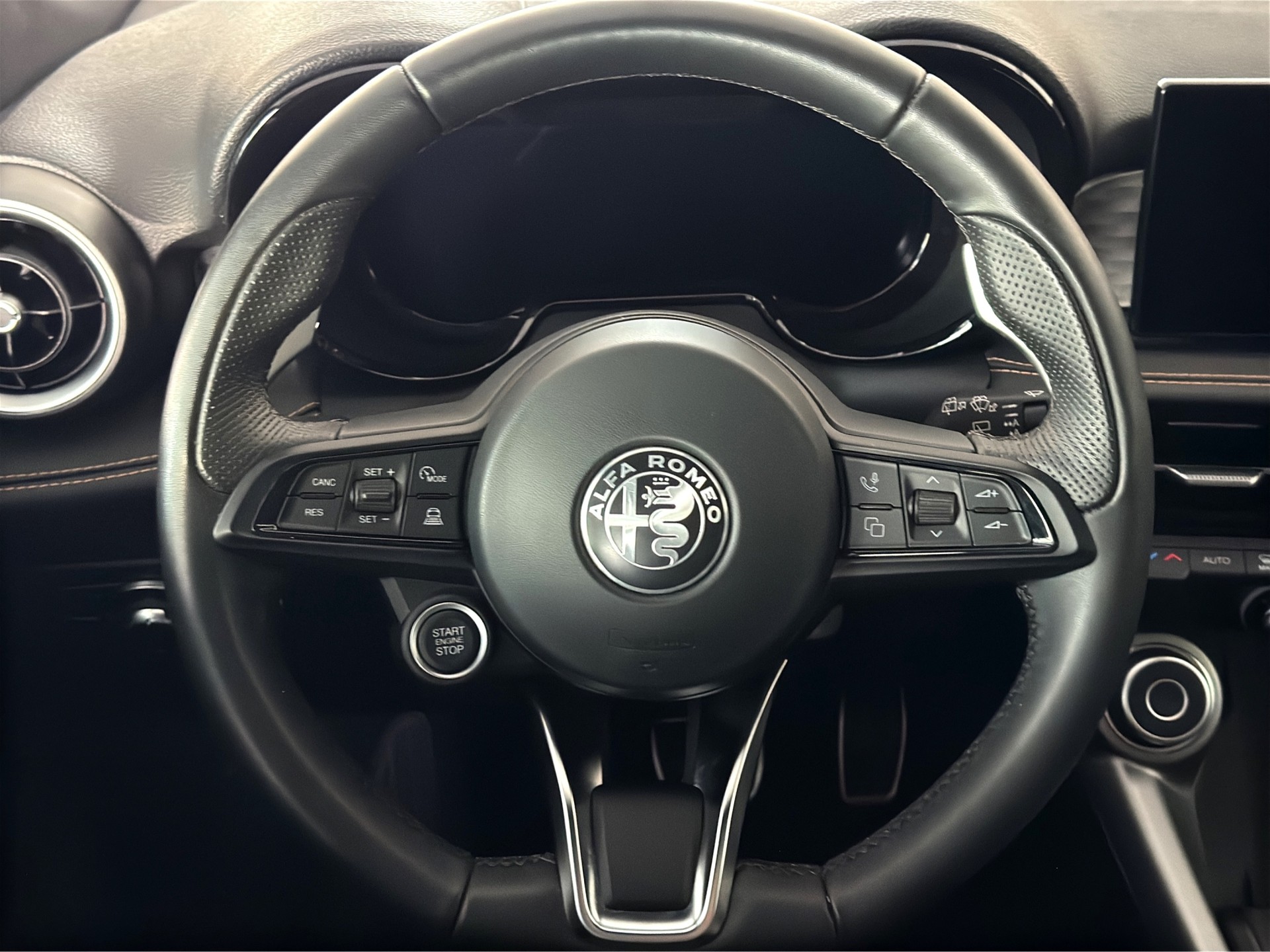 ALFA ROMEO Tonale 1.5 48V Hybrid Veloce Premium Sky "Panodach-20"Alu-Leder-Sitzlüftung"-image-13